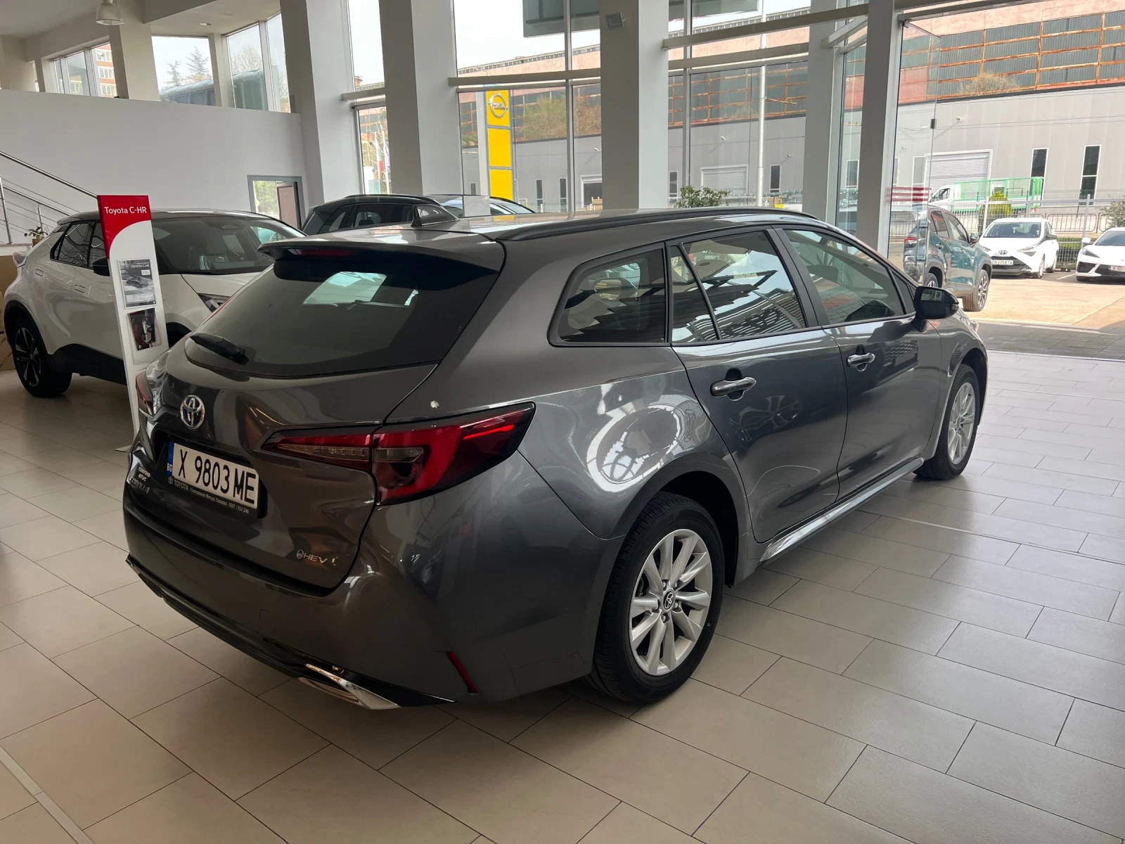 Toyota Corolla Touring Sport Executive, снимка 5 - Автомобили и джипове - 54187716