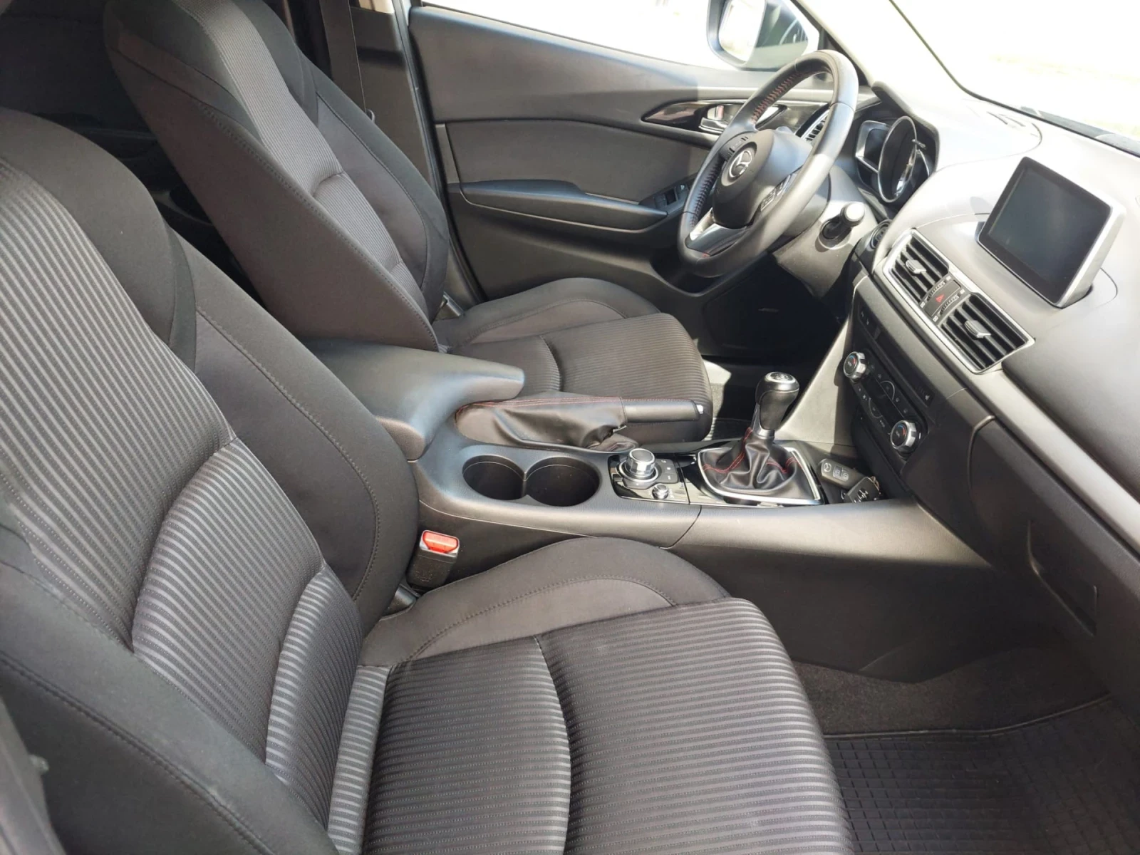 Mazda 3 1.5 ТОП СЪСТОЯНИЕ FULL, снимка 11 - Автомобили и джипове - 54353840