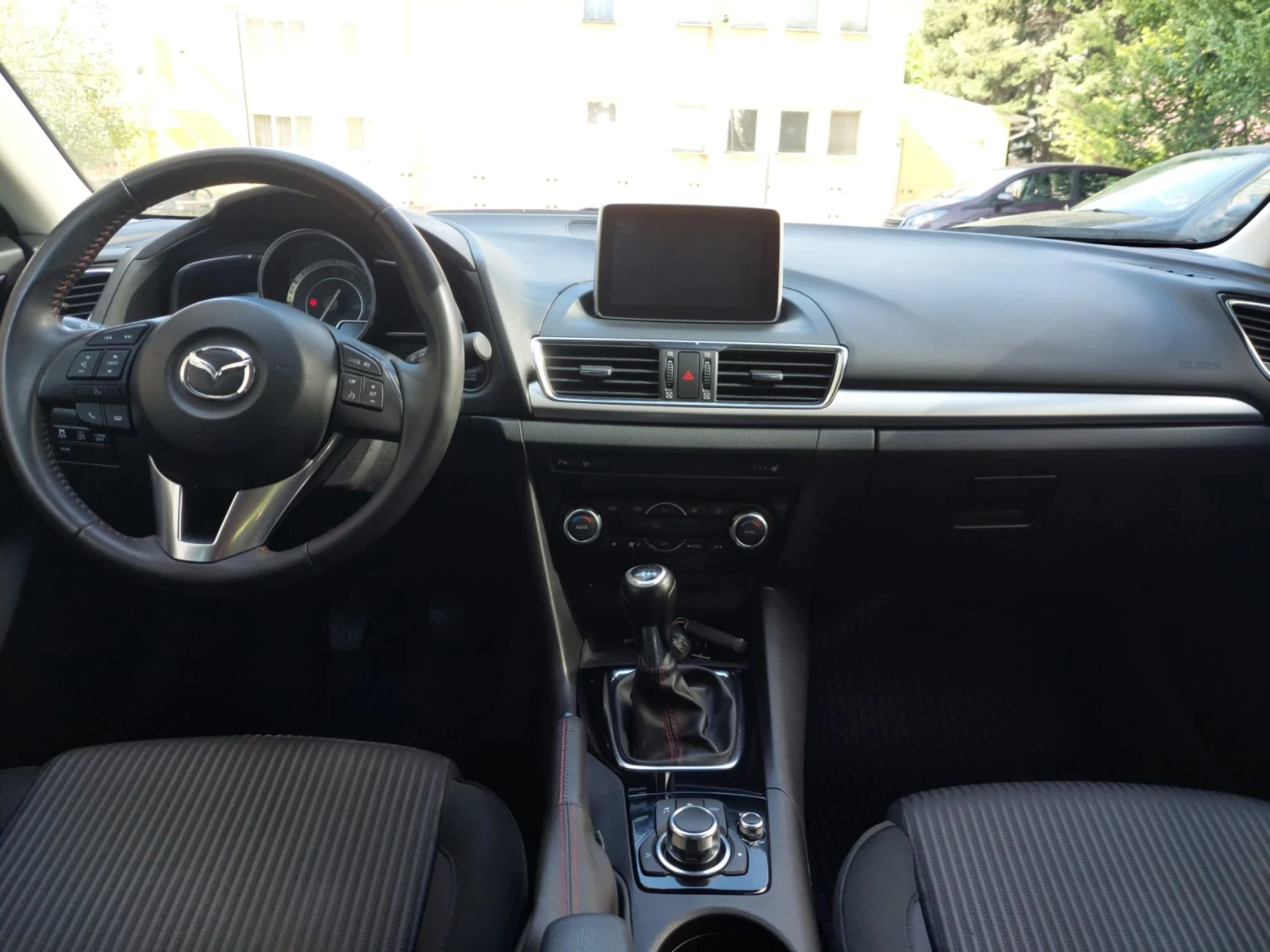 Mazda 3 1.5 ТОП СЪСТОЯНИЕ FULL, снимка 8 - Автомобили и джипове - 54353840