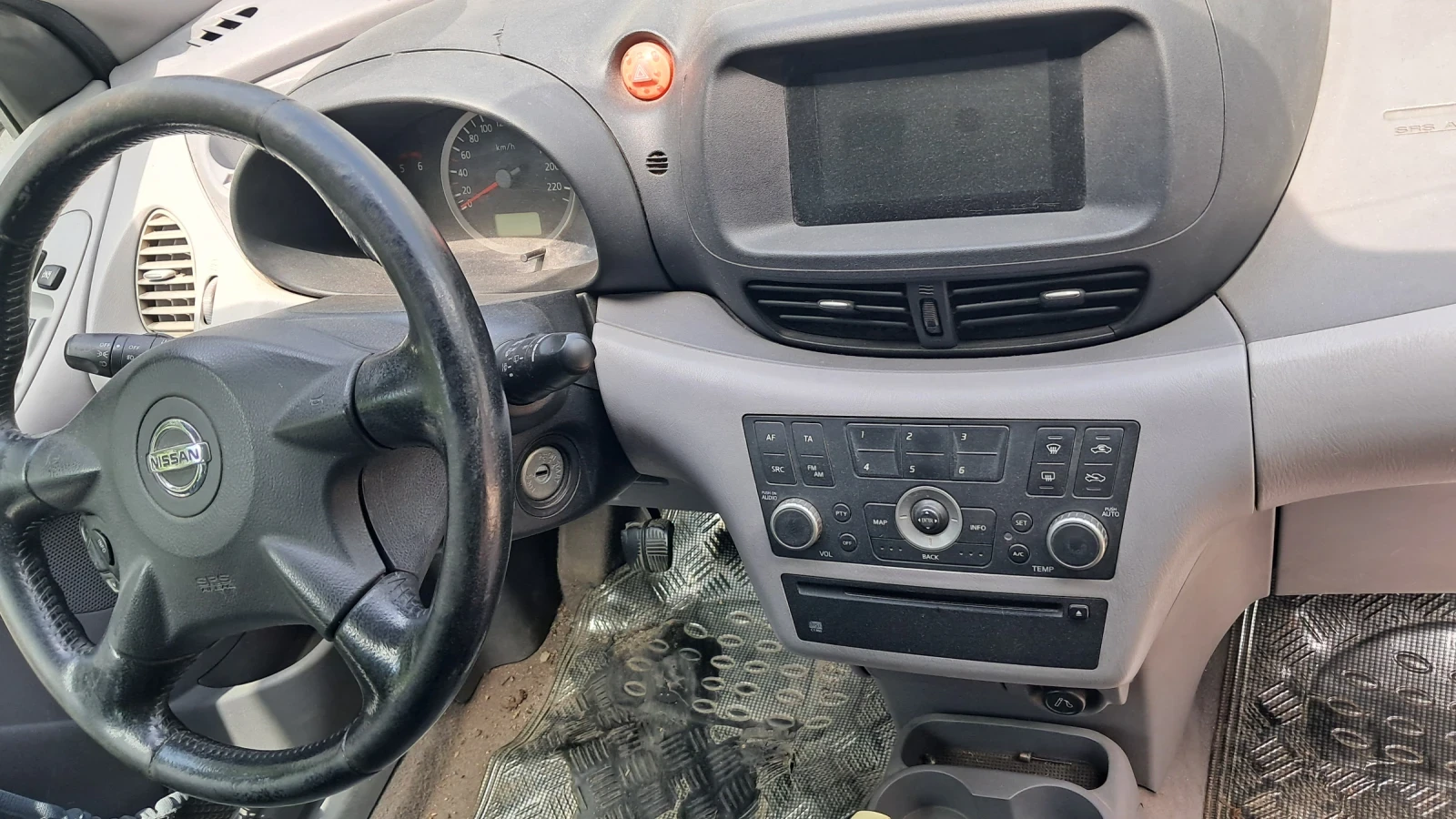 Nissan Almera tino, снимка 4 - Автомобили и джипове - 54683173