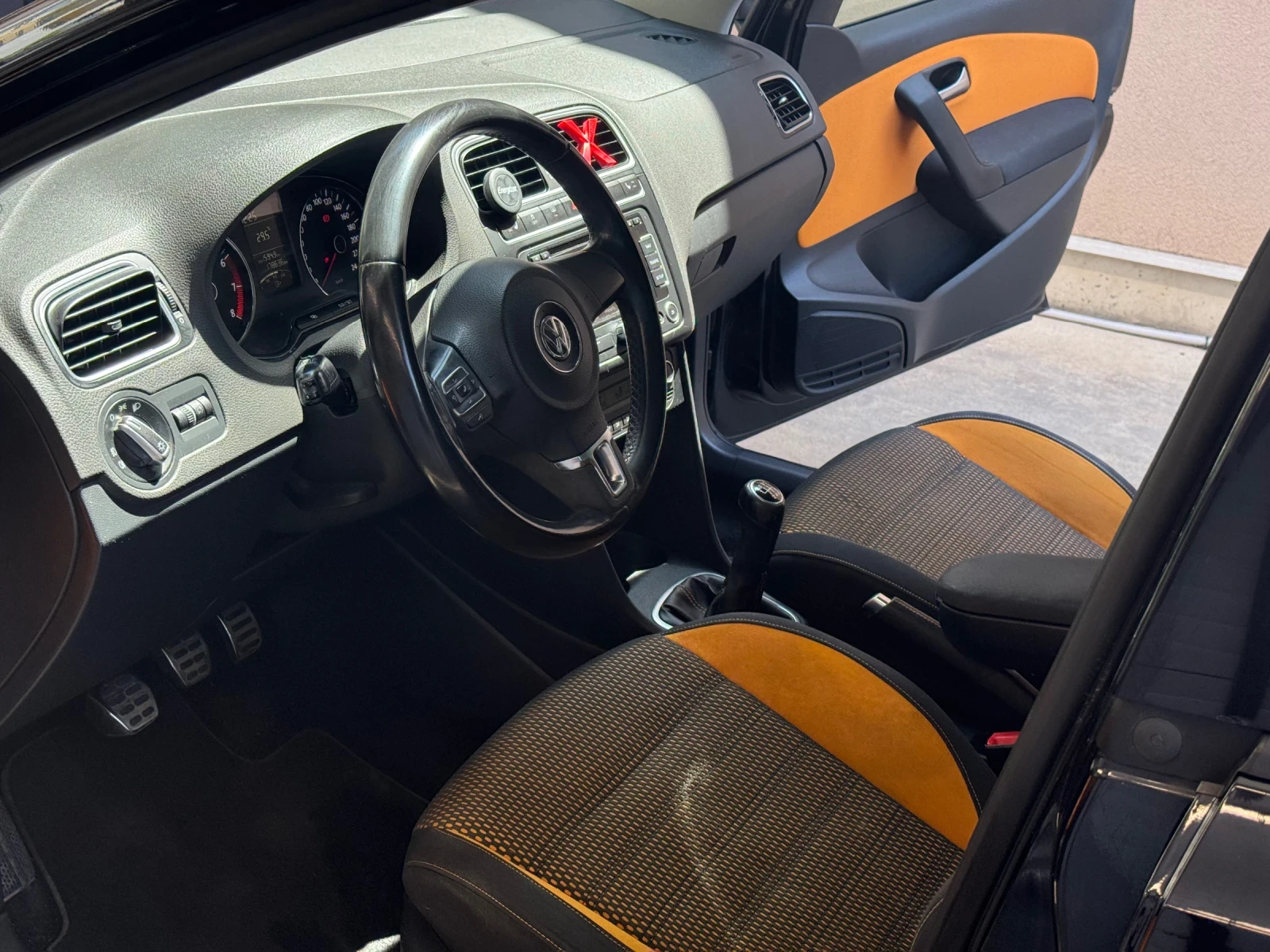 VW Polo Cross, снимка 11 - Автомобили и джипове - 55467217