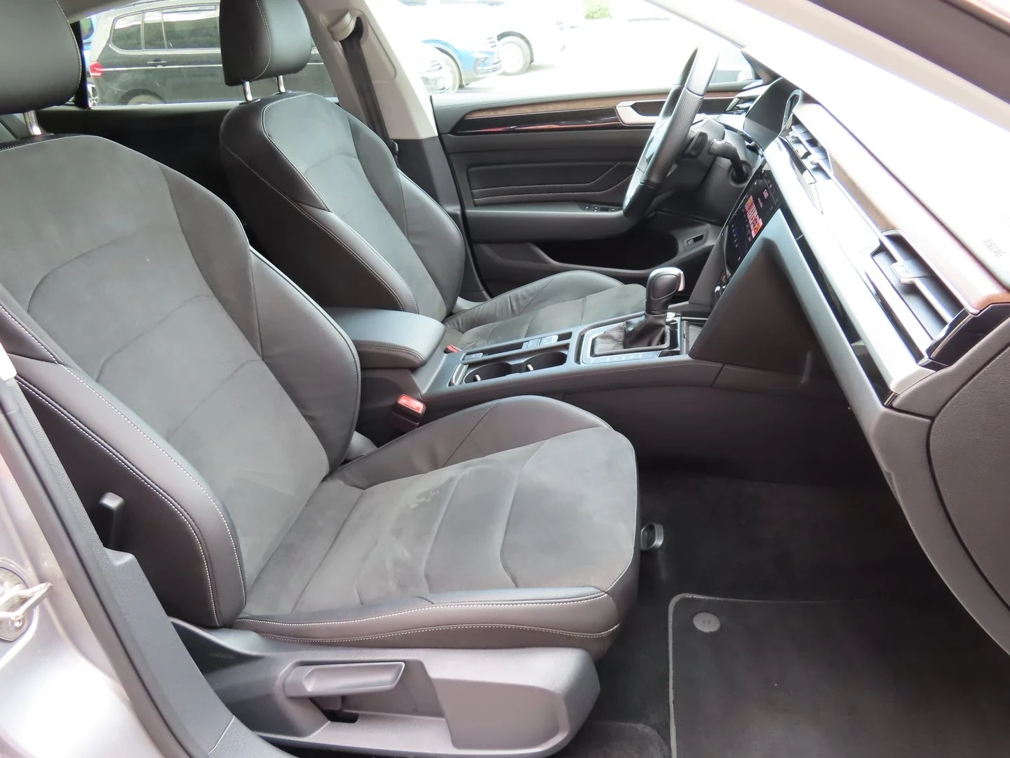 VW Arteon 2.0d 150hp, снимка 10 - Автомобили и джипове - 55692253
