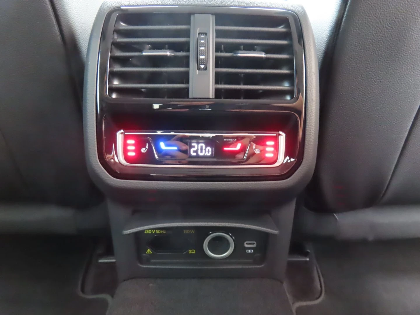 VW Arteon 2.0d 150hp, снимка 16 - Автомобили и джипове - 55692253