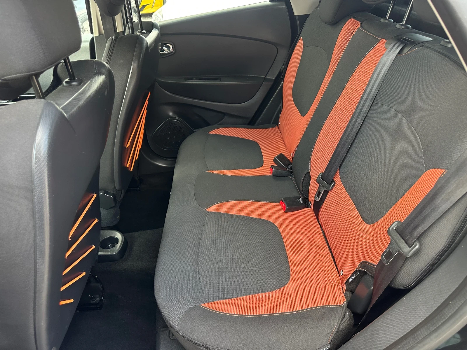 Renault Captur 1.5 DCI, снимка 14 - Автомобили и джипове - 55708769