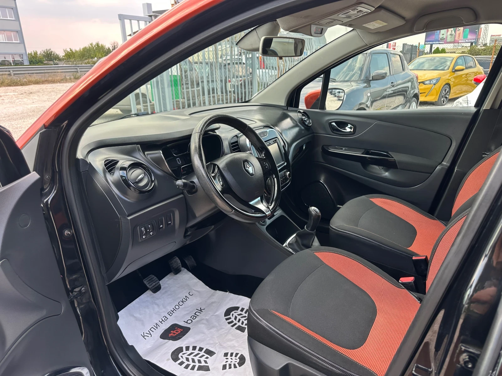 Renault Captur 1.5 DCI, снимка 11 - Автомобили и джипове - 55708769