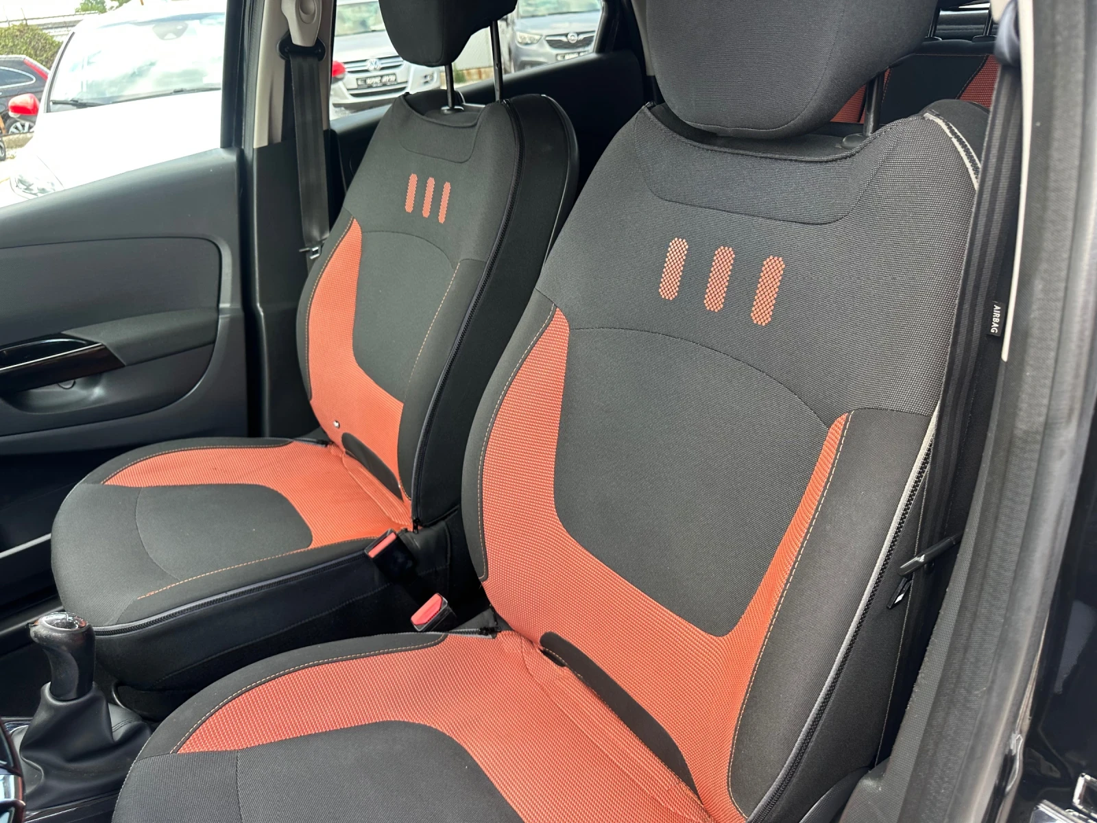 Renault Captur 1.5 DCI, снимка 10 - Автомобили и джипове - 55708769
