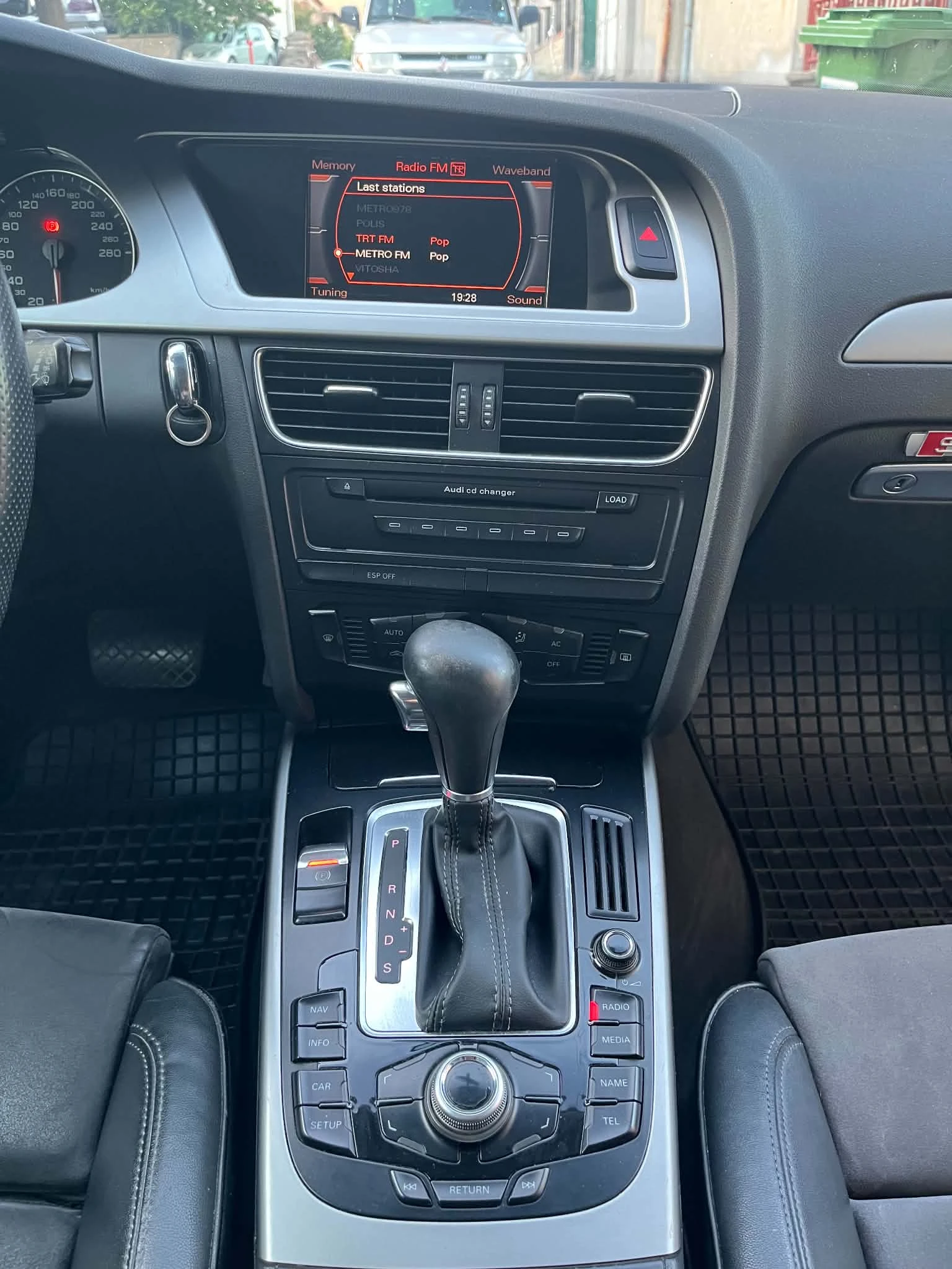 Audi A4, снимка 11 - Автомобили и джипове - 55897196