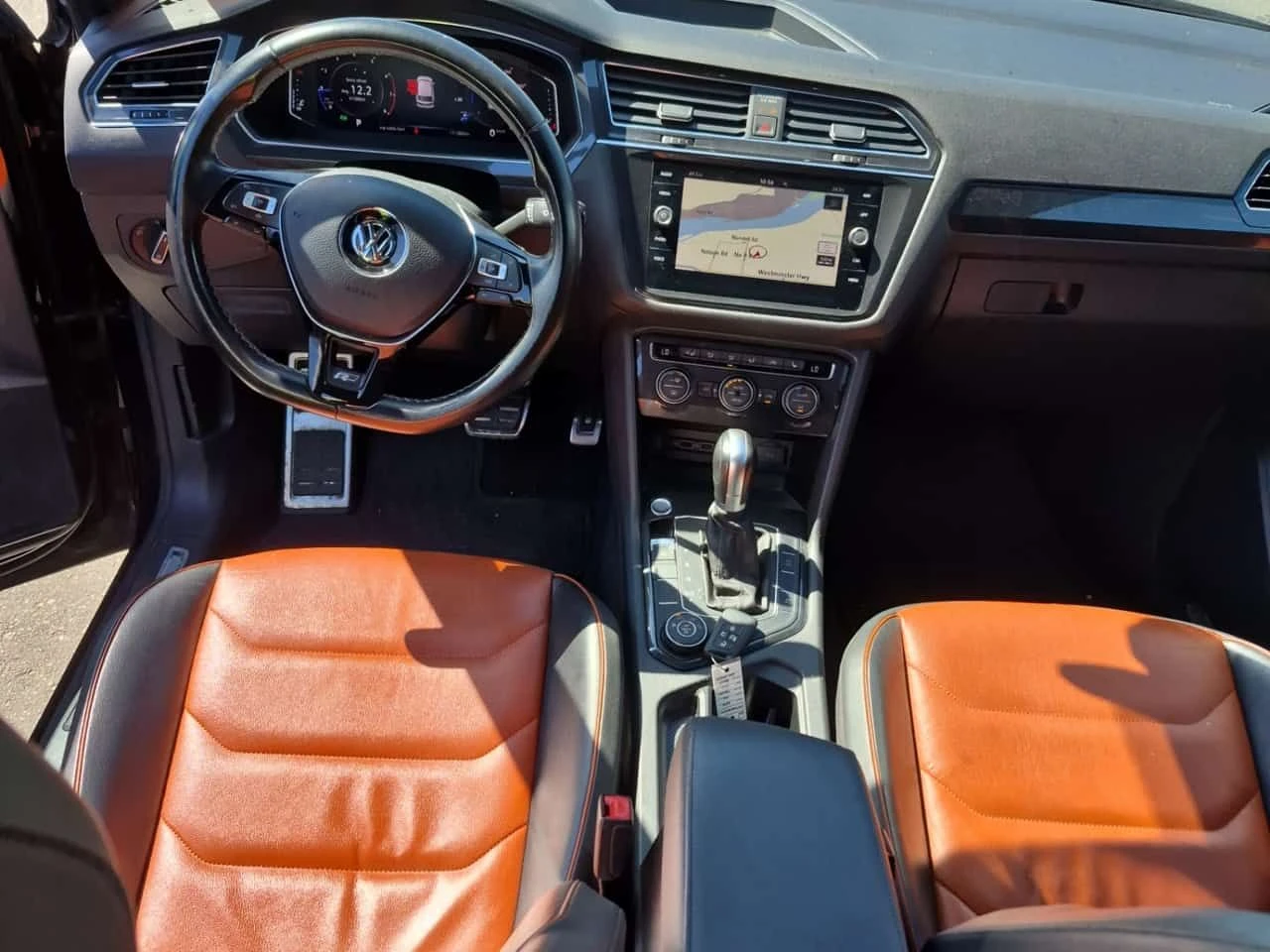 VW Tiguan R/HIGHLINE/ПАНО/ПОДГРЕВ/ПАМЕТ/CARFAХ/ФИНАНСИРАНЕ, снимка 5 - Автомобили и джипове - 54760917
