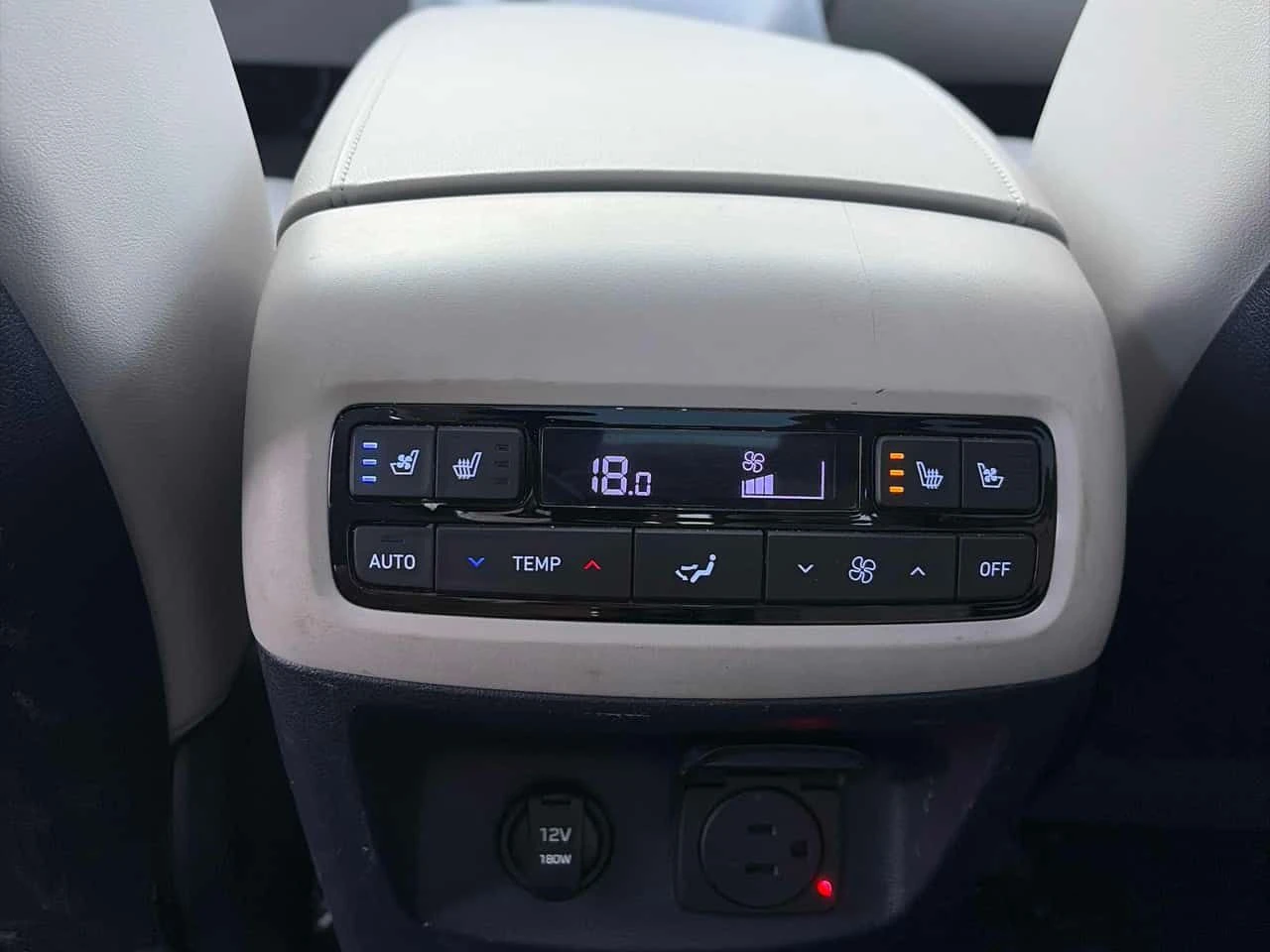 Hyundai Palisade * Ultimate Calligraphy * CARFAX * ЦЕНА ДО БГ, снимка 17 - Автомобили и джипове - 55268734
