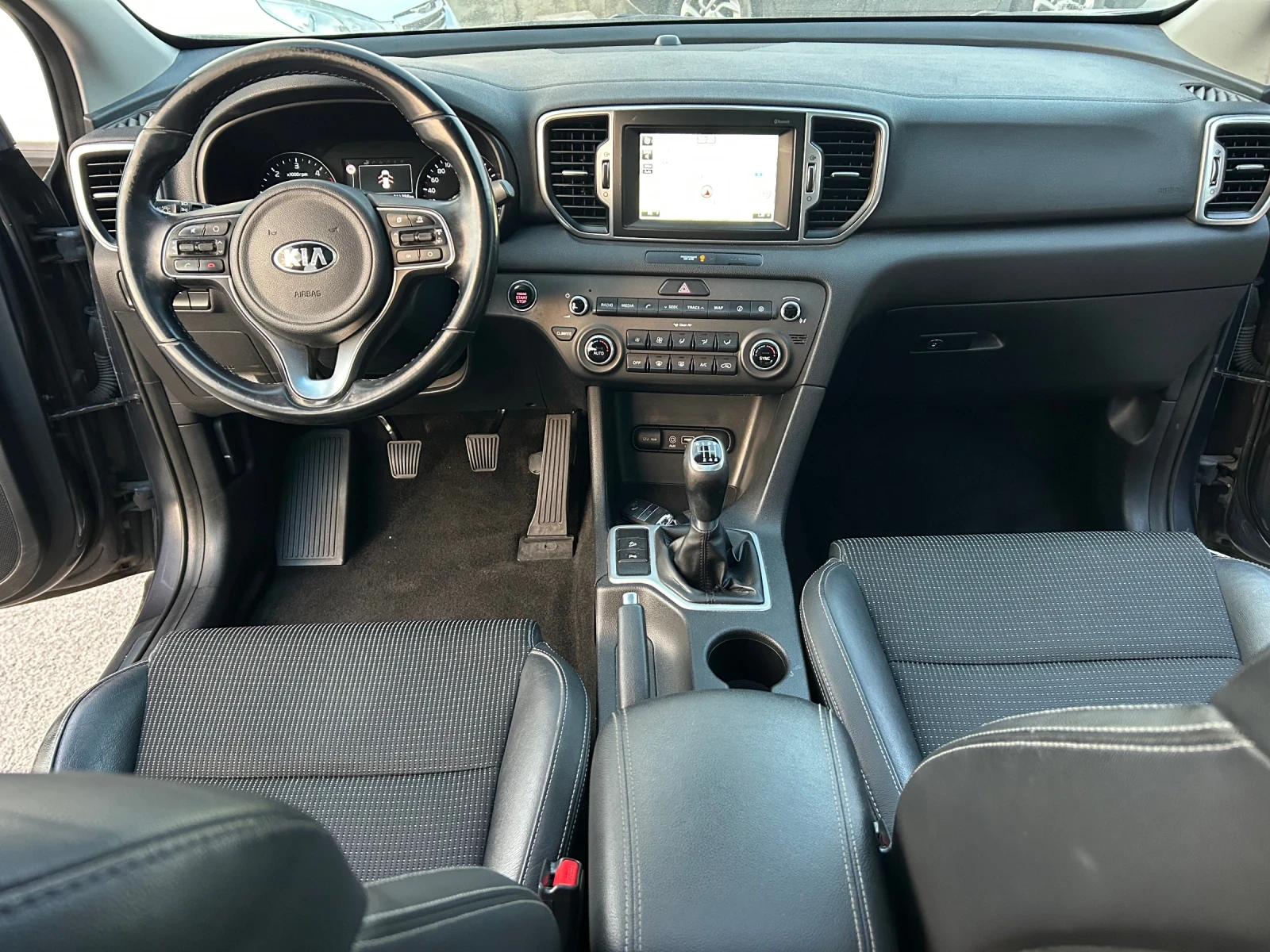 Kia Sportage 1.7 CRDi ПАНОРАМА/НАВИ/КОЖА, снимка 9 - Автомобили и джипове - 55616382