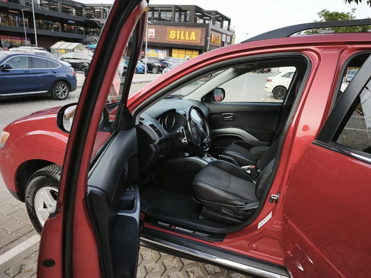 Mitsubishi Outlander, снимка 4 - Автомобили и джипове - 55868108