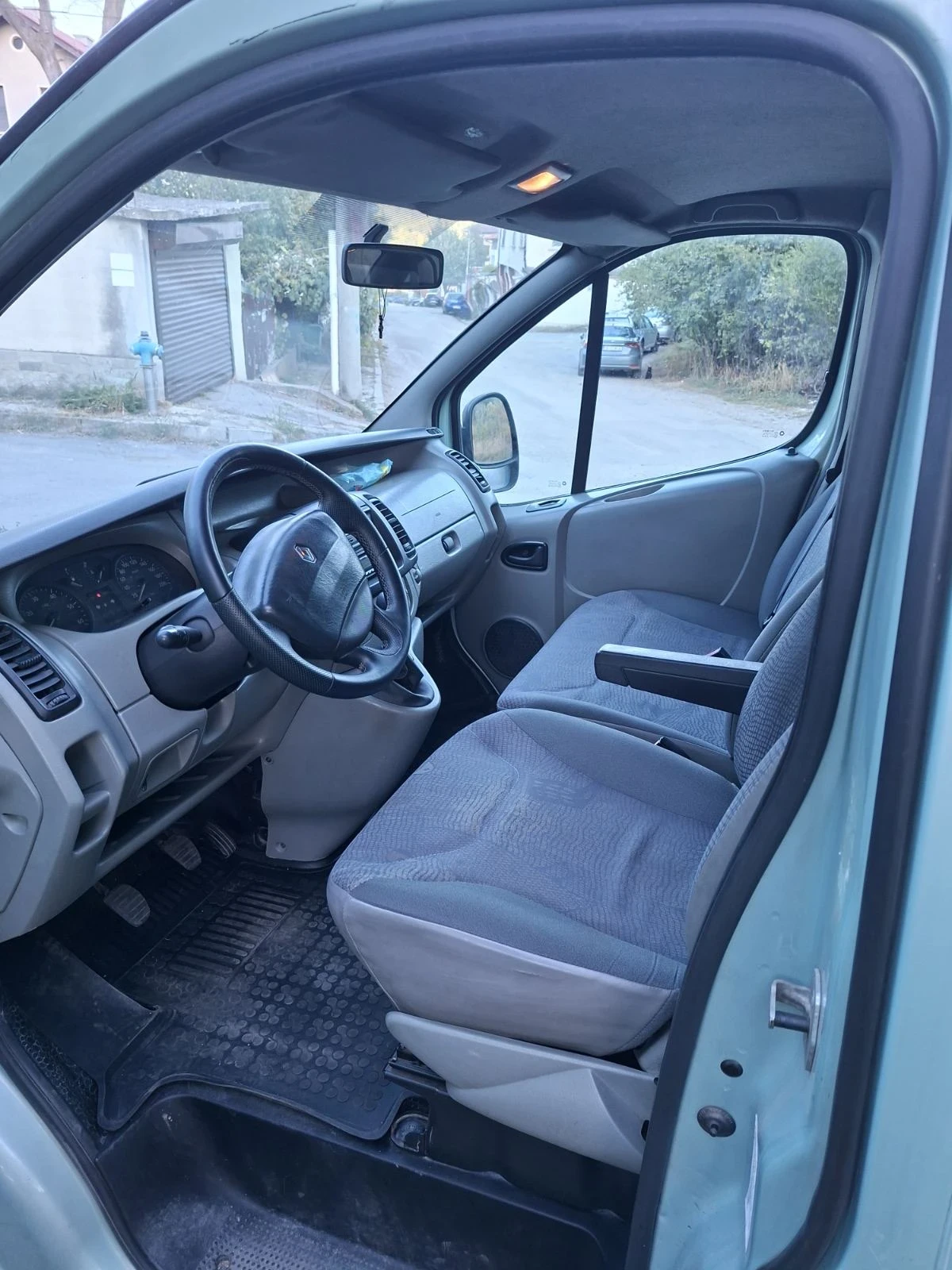 Renault Trafic Товарен, снимка 6 - Бусове и автобуси - 56392165