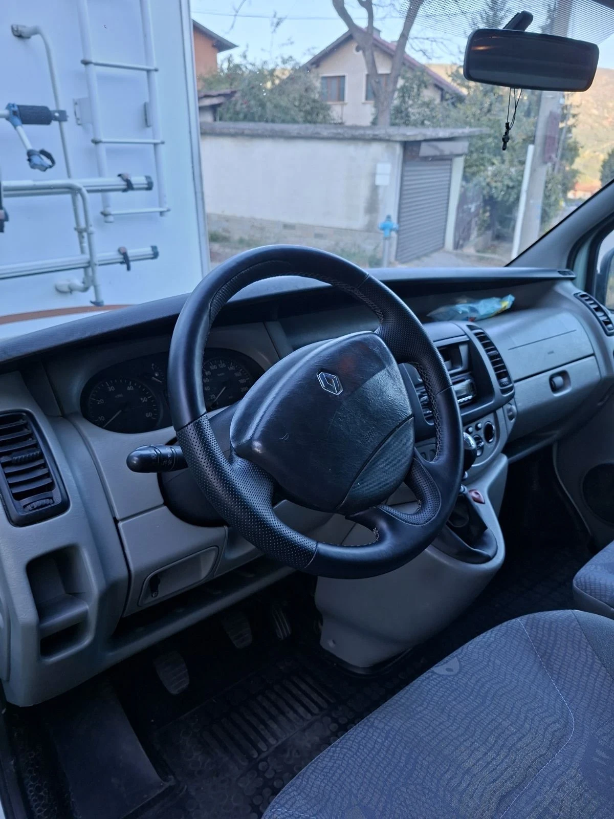 Renault Trafic Товарен, снимка 4 - Бусове и автобуси - 56392165