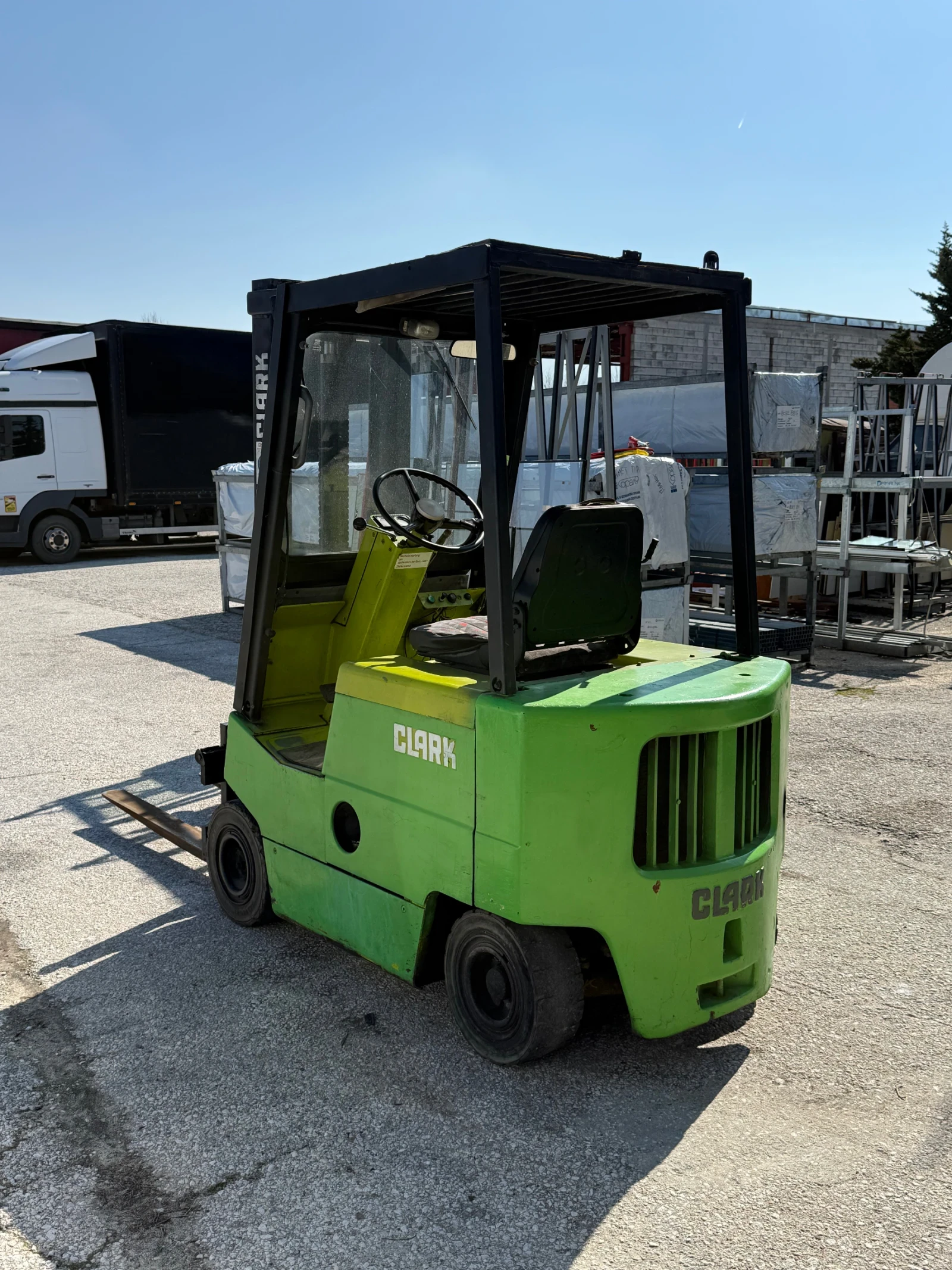 ������� Clark | Mobile.bg � ����������� 4