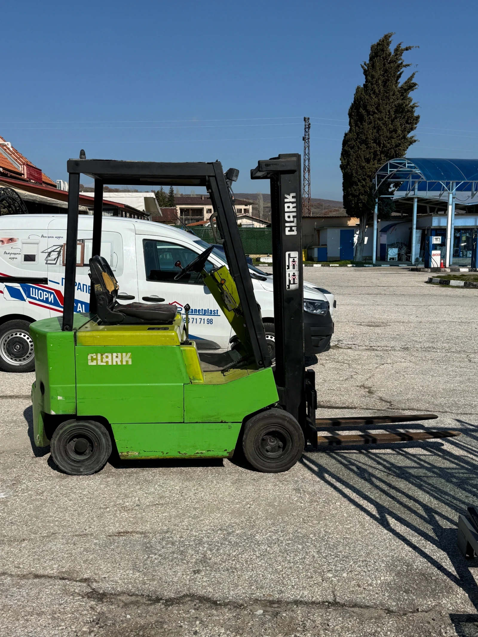 ������� Clark | Mobile.bg � ����������� 2