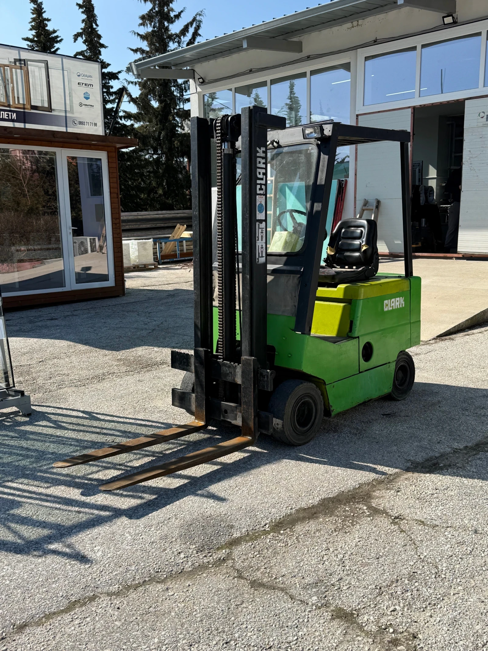 ������� Clark | Mobile.bg � ����������� 3