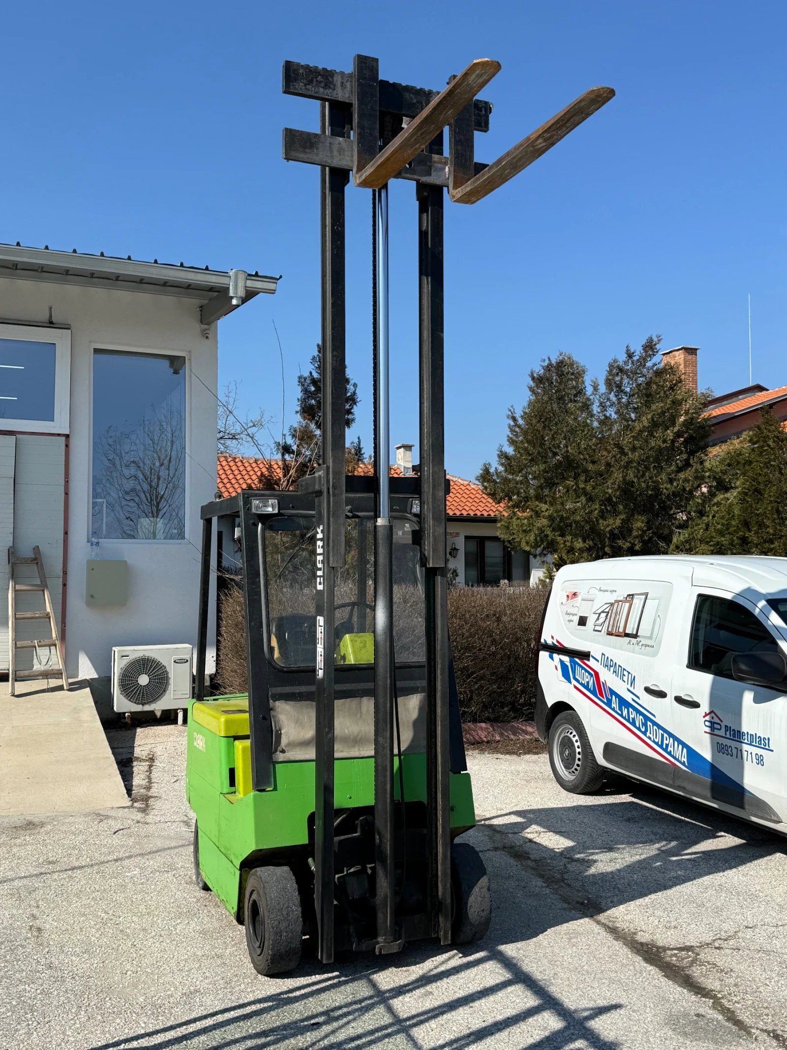 ������� Clark | Mobile.bg � ����������� 7