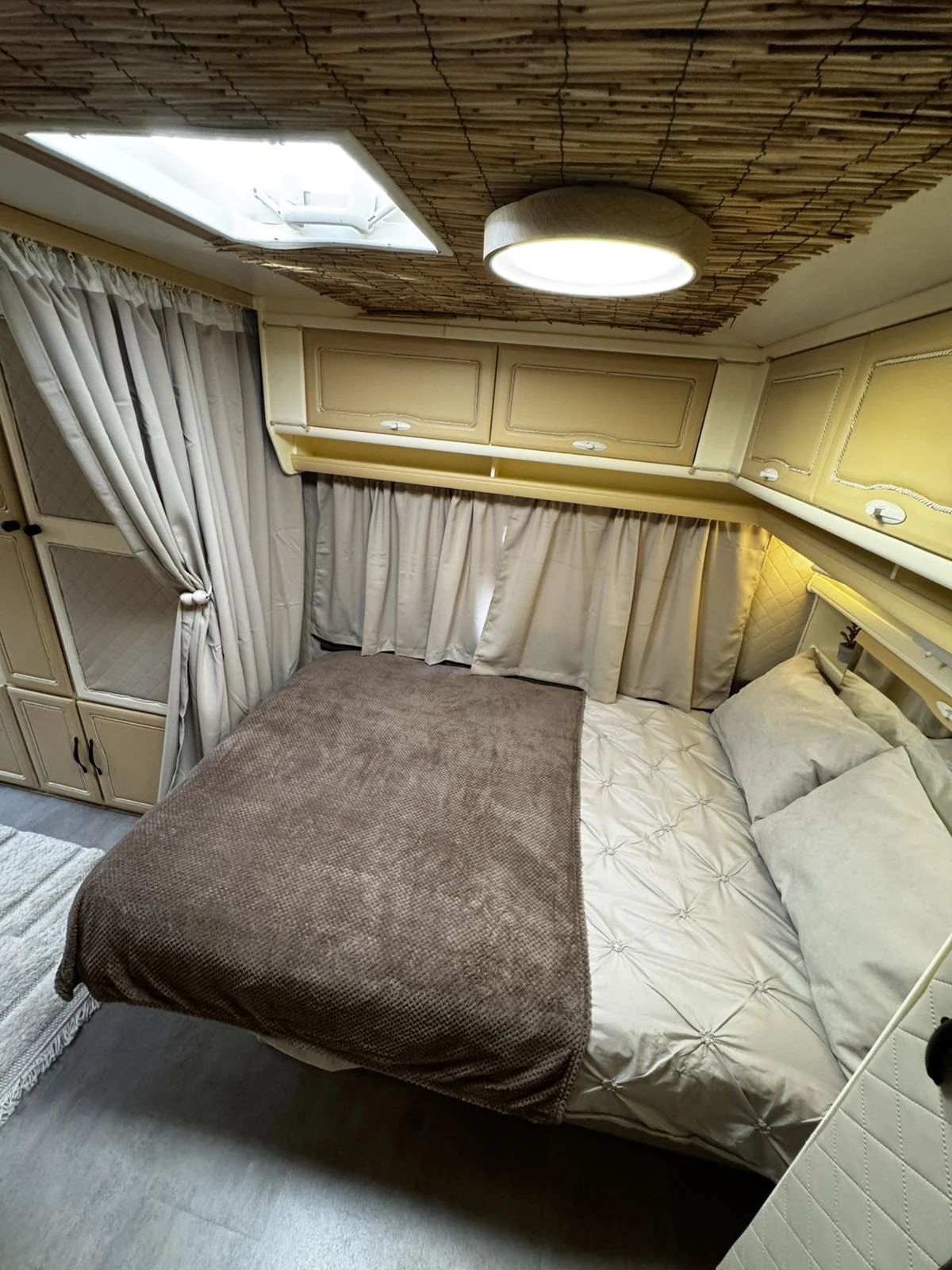 Каравана Tabbert Comtesse DeLuxe 650 , снимка 11 - Каравани и кемпери - 54933101