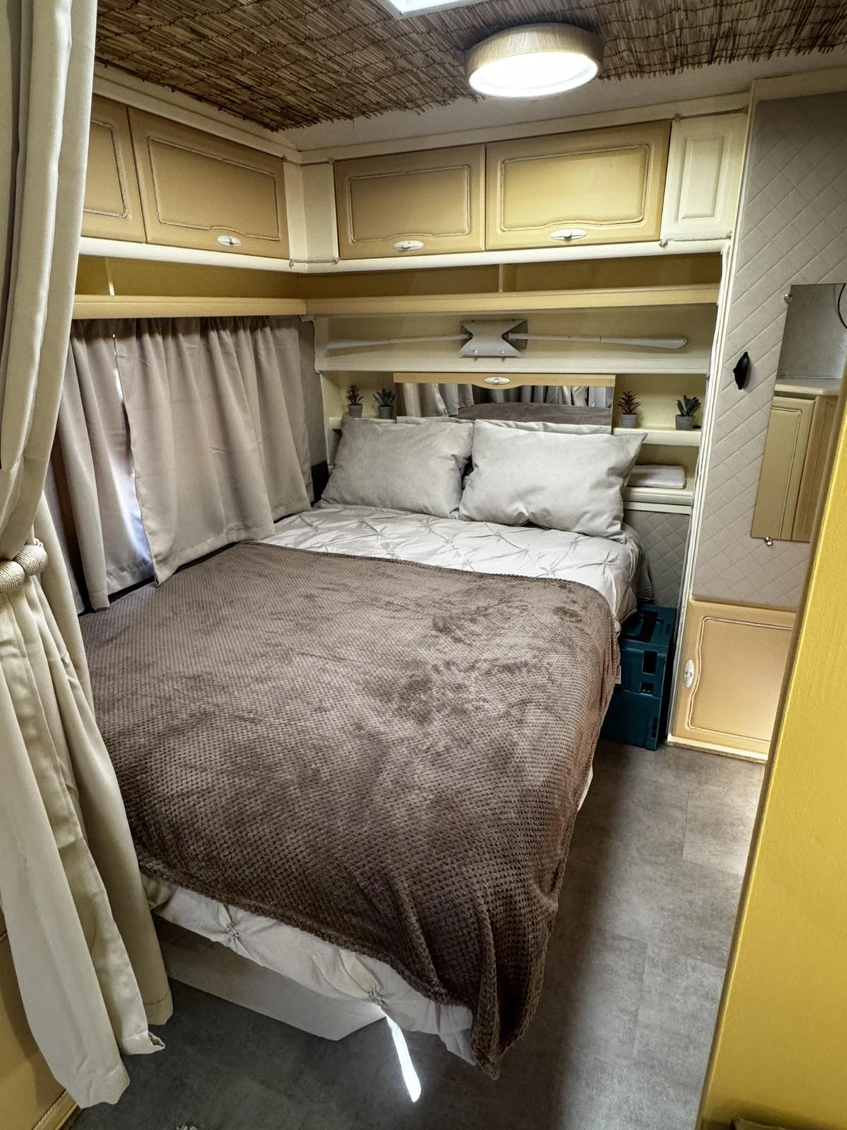 Каравана Tabbert Comtesse DeLuxe 650 , снимка 3 - Каравани и кемпери - 54933101