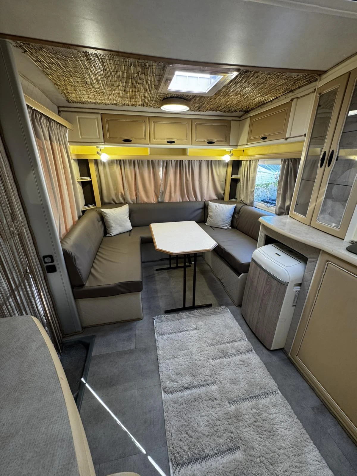 Каравана Tabbert Comtesse DeLuxe 650 , снимка 15 - Каравани и кемпери - 54933101