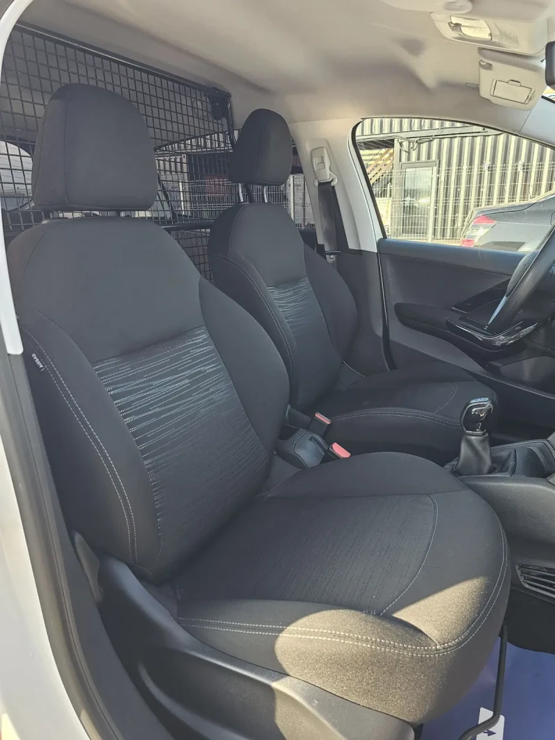 Peugeot 208 Товарен Евро6, снимка 14 - Автомобили и джипове - 51572345