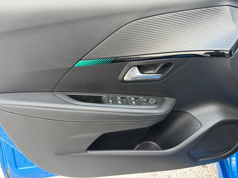 Peugeot 208 Electric , снимка 12 - Автомобили и джипове - 51911989