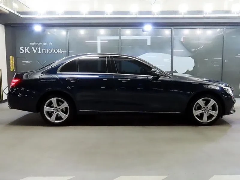 Mercedes-Benz E 220 CDI Avantgarde 4Matic - изображение 3