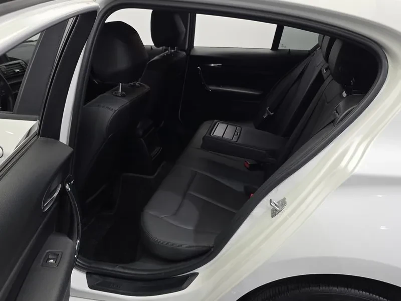 BMW 118 Urban Pack 1 5-Door, снимка 12 - Автомобили и джипове - 54960514