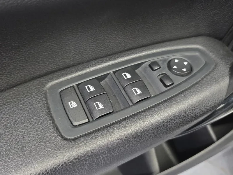 BMW 118 Urban Pack 1 5-Door, снимка 13 - Автомобили и джипове - 54960514