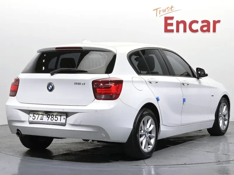 BMW 118 Urban Pack 1 5-Door, снимка 2 - Автомобили и джипове - 54960514