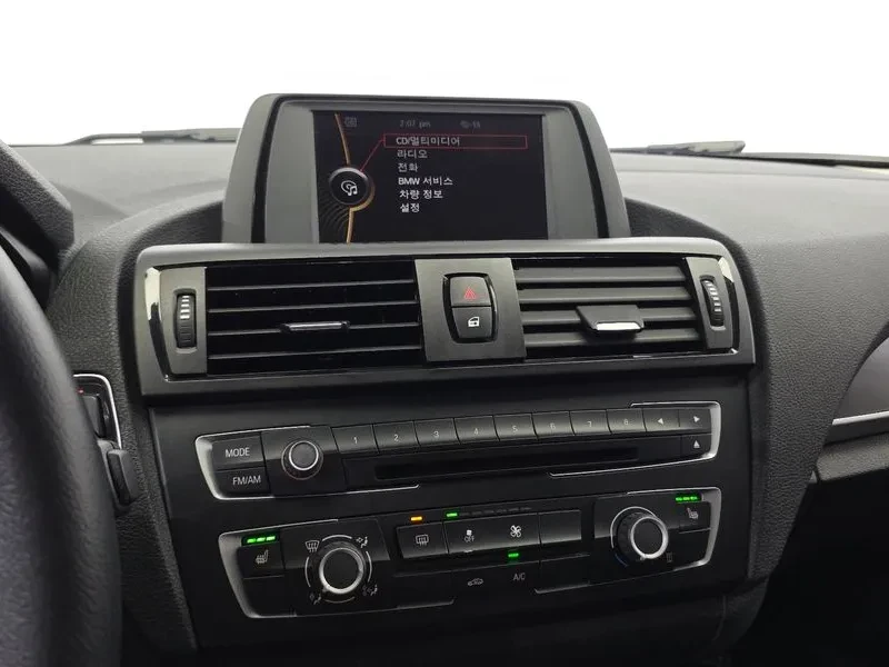 BMW 118 Urban Pack 1 5-Door, снимка 17 - Автомобили и джипове - 54960514