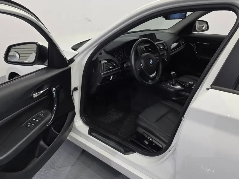 BMW 118 Urban Pack 1 5-Door, снимка 10 - Автомобили и джипове - 54960514