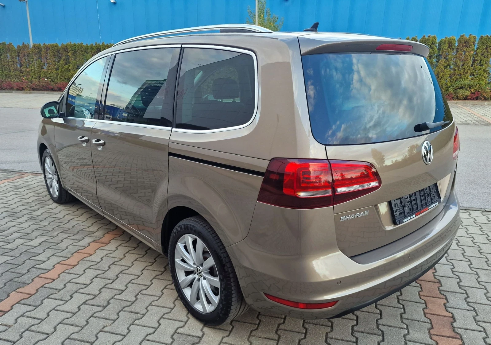 VW Sharan 7 места/БЕНЗИН/DSG - 6ck/HIGHLINE/* FACELIFT*  - изображение 6