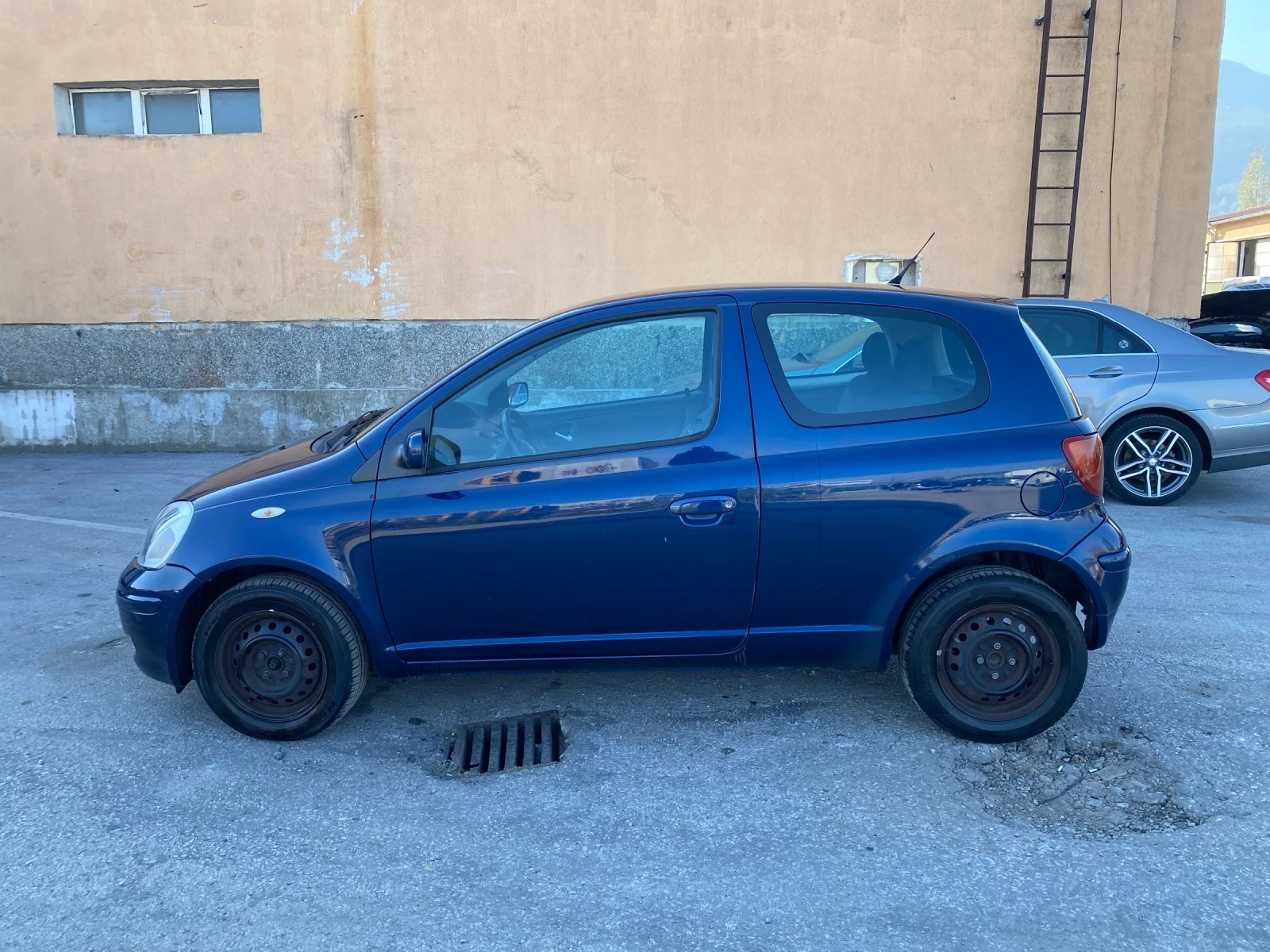 Toyota Yaris 1.3 - изображение 6