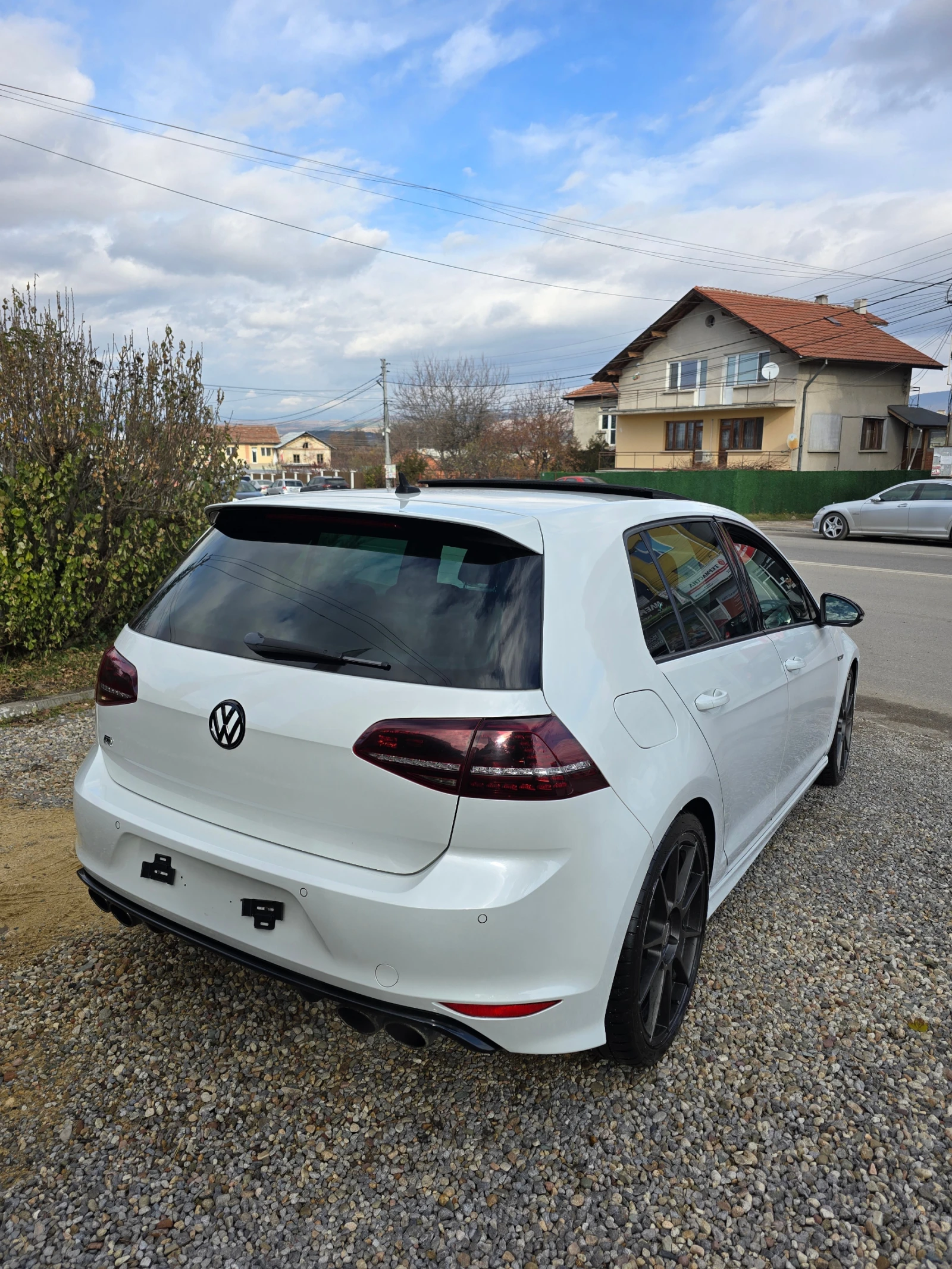 VW Golf 2.0R 300ks.4x4, distronic от SWISS - изображение 4