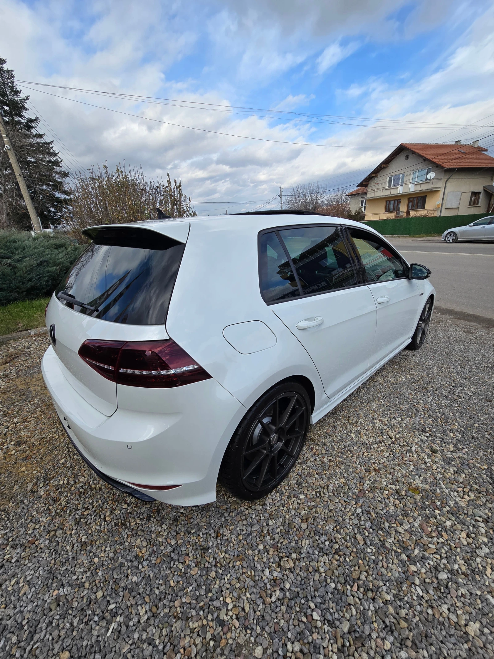 VW Golf 2.0R 300ks.4x4, distronic от SWISS - изображение 5