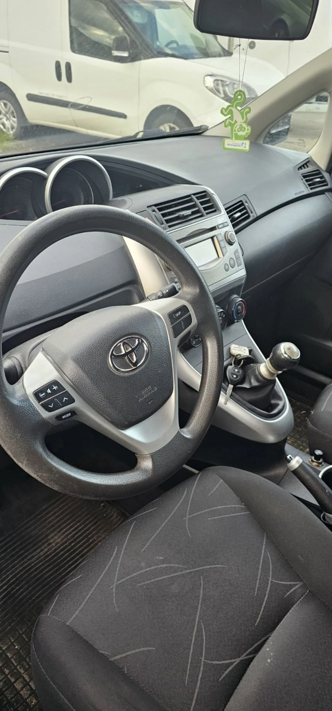 Toyota Corolla Verso - изображение 3