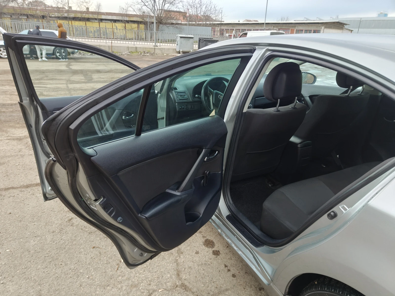 Toyota Avensis T 27 - изображение 8