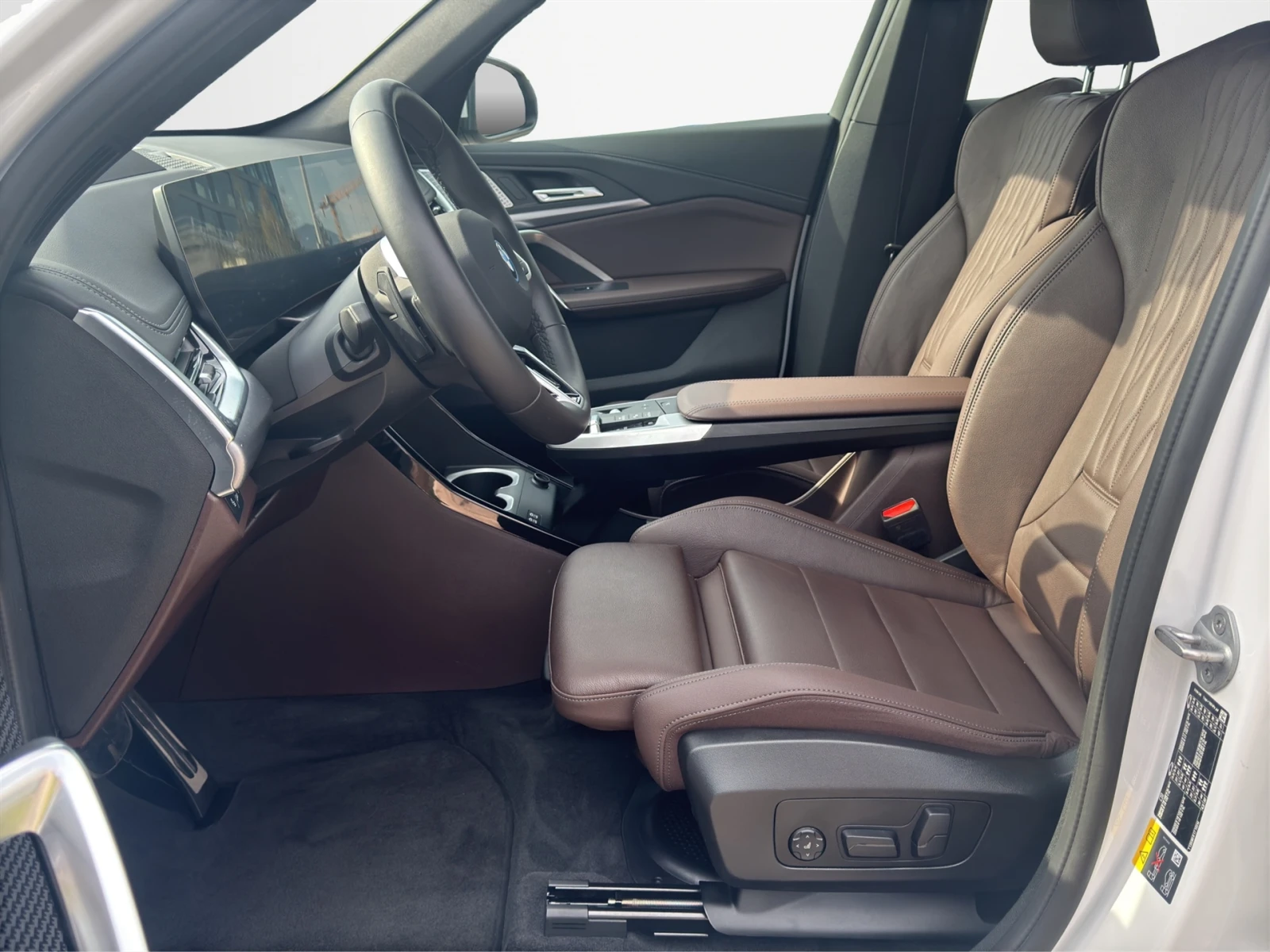 BMW iX1 xDrive30, снимка 6 - Автомобили и джипове - 53792329