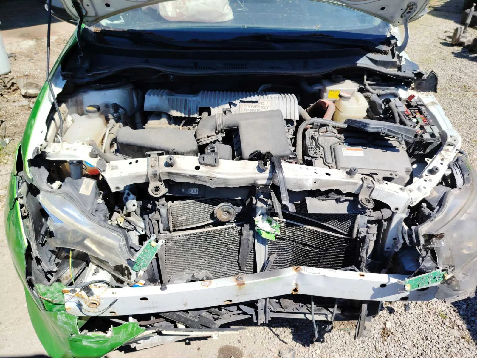 Toyota Auris 1.8 hibrid, снимка 9 - Автомобили и джипове - 54423818