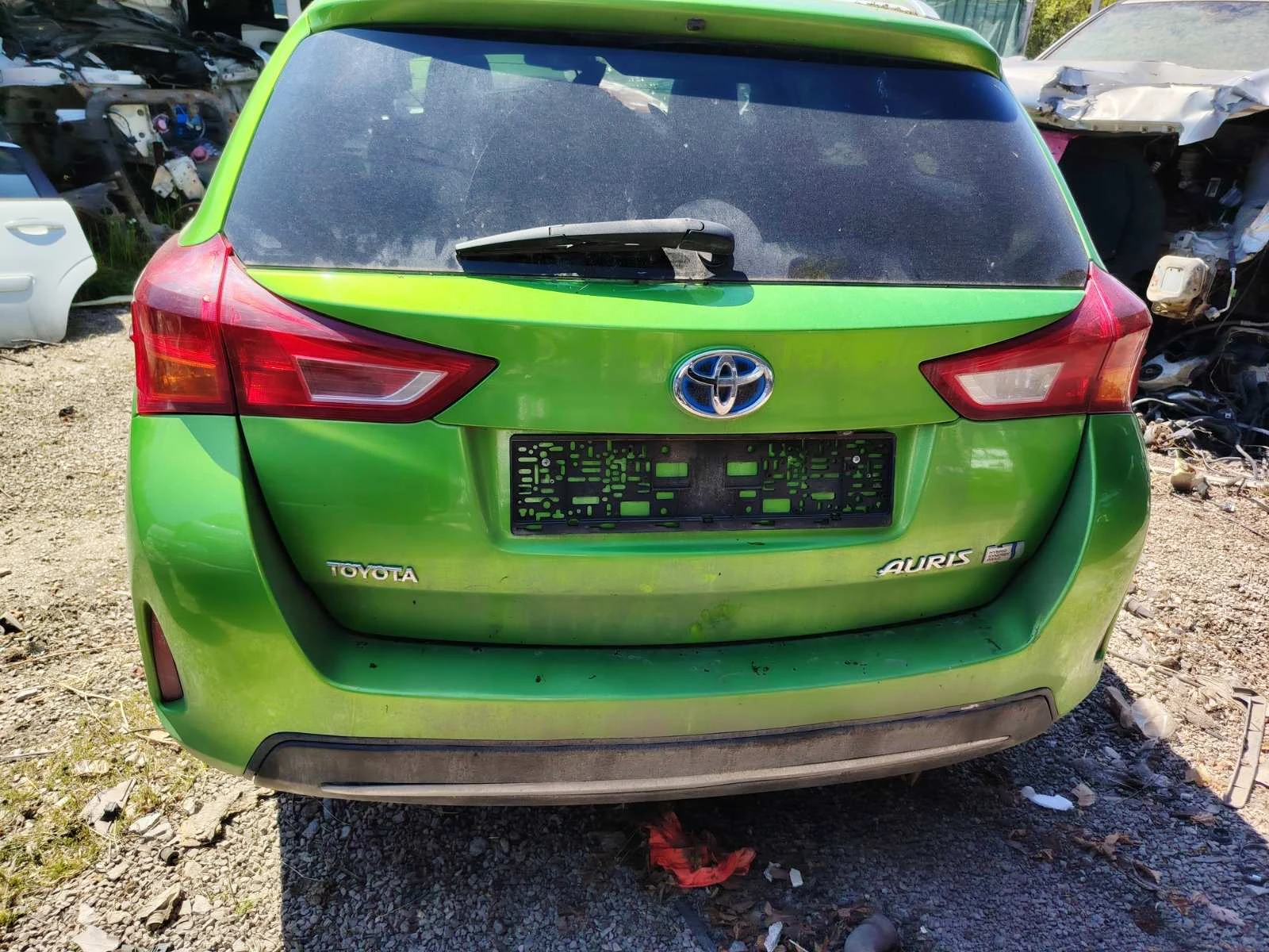 Toyota Auris 1.8 hibrid, снимка 2 - Автомобили и джипове - 54423818