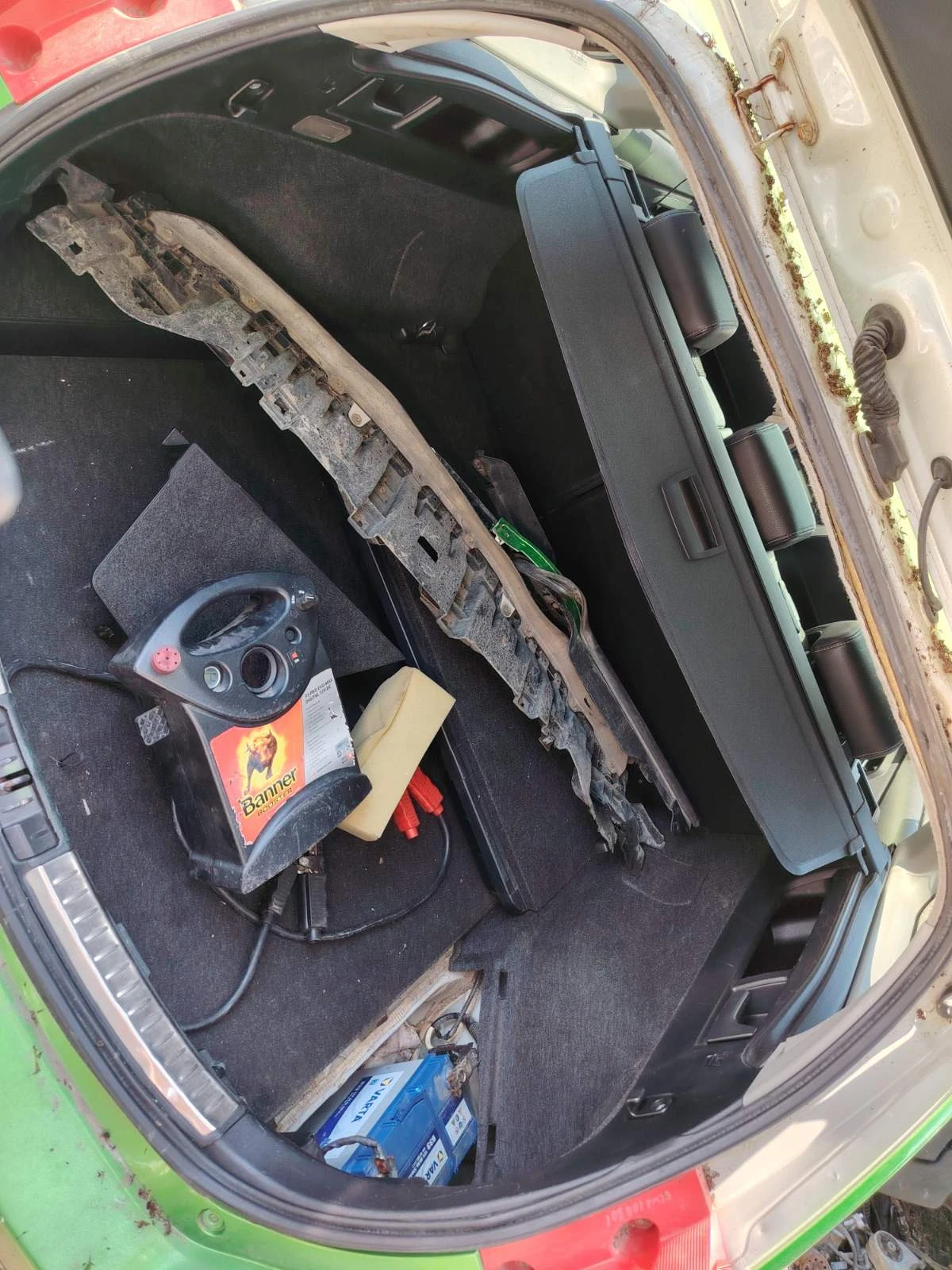 Toyota Auris 1.8 hibrid, снимка 6 - Автомобили и джипове - 54423818