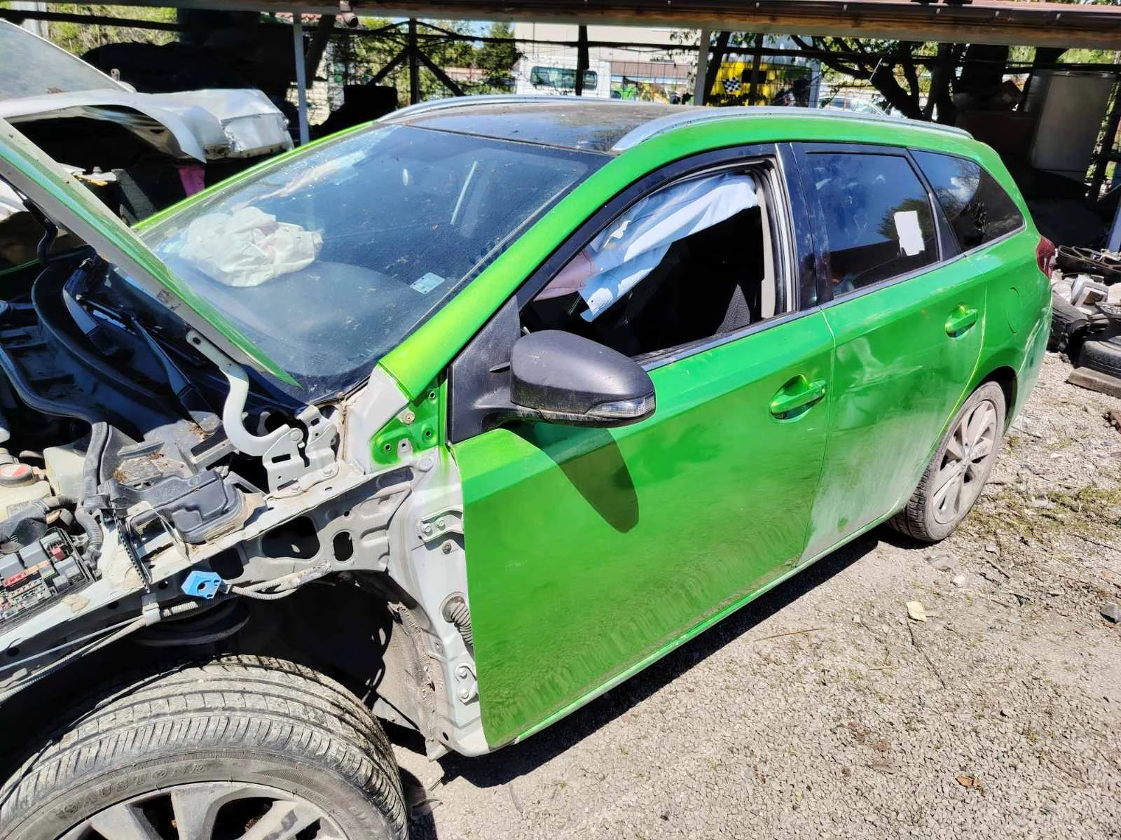 Toyota Auris 1.8 hibrid, снимка 3 - Автомобили и джипове - 54423818