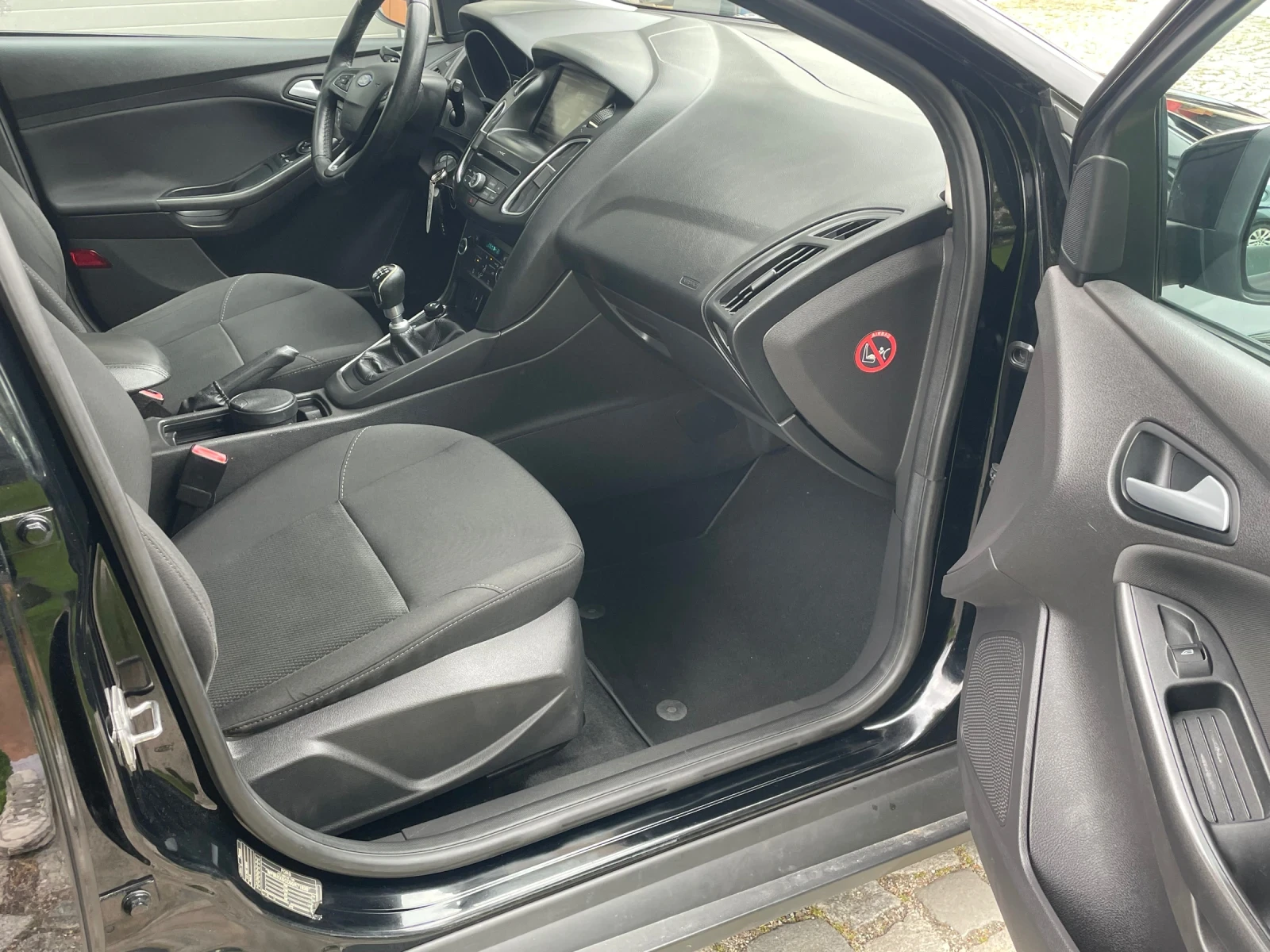 Ford Focus 1.5tdci SW Bussiness, снимка 13 - Автомобили и джипове - 54463598