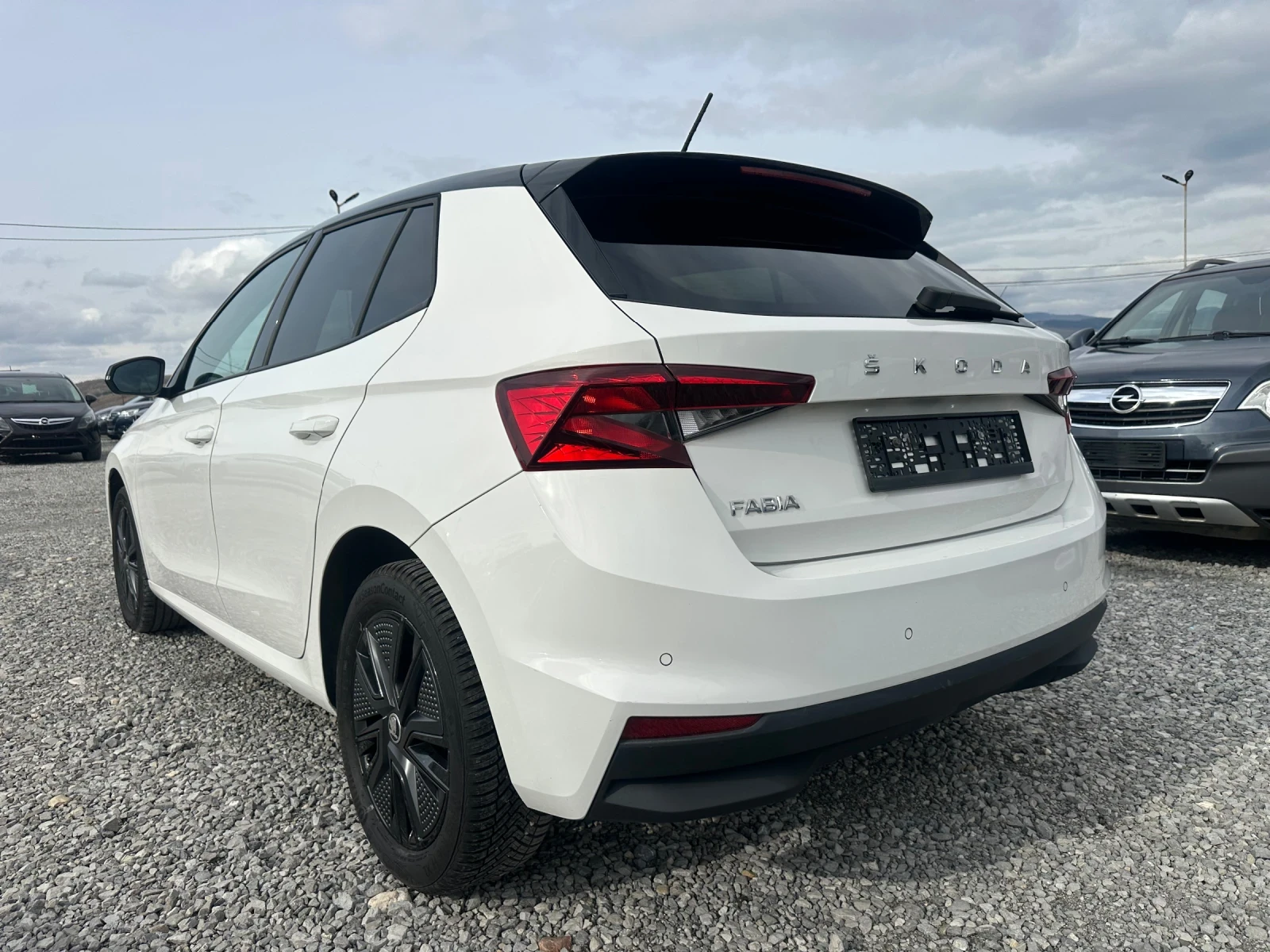 Skoda Fabia 2021/12M 1.0i 82HP EVRO6* 61000km* FULL LED MATRIX, снимка 5 - Автомобили и джипове - 54618995