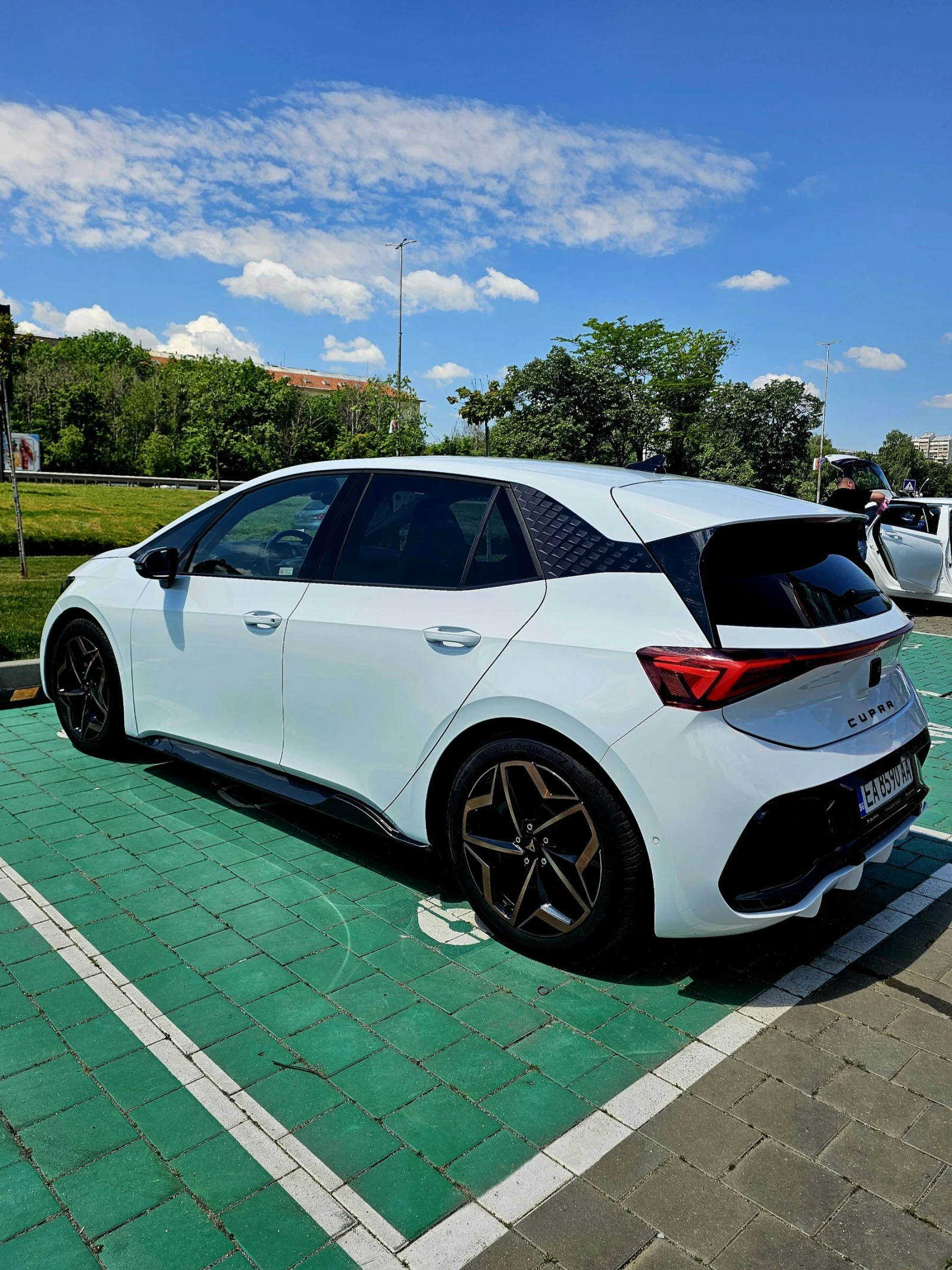 Cupra Born * Full Electric* Range450km* 44800km* HeadUp* , снимка 3 - Автомобили и джипове - 54635338