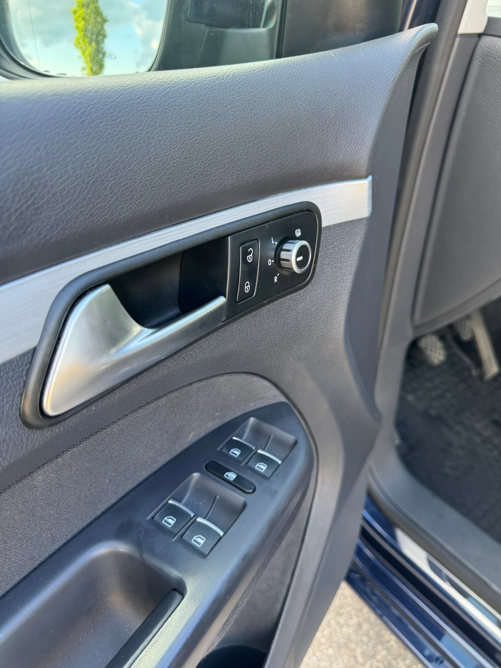 VW Touran, снимка 10 - Автомобили и джипове - 54962936