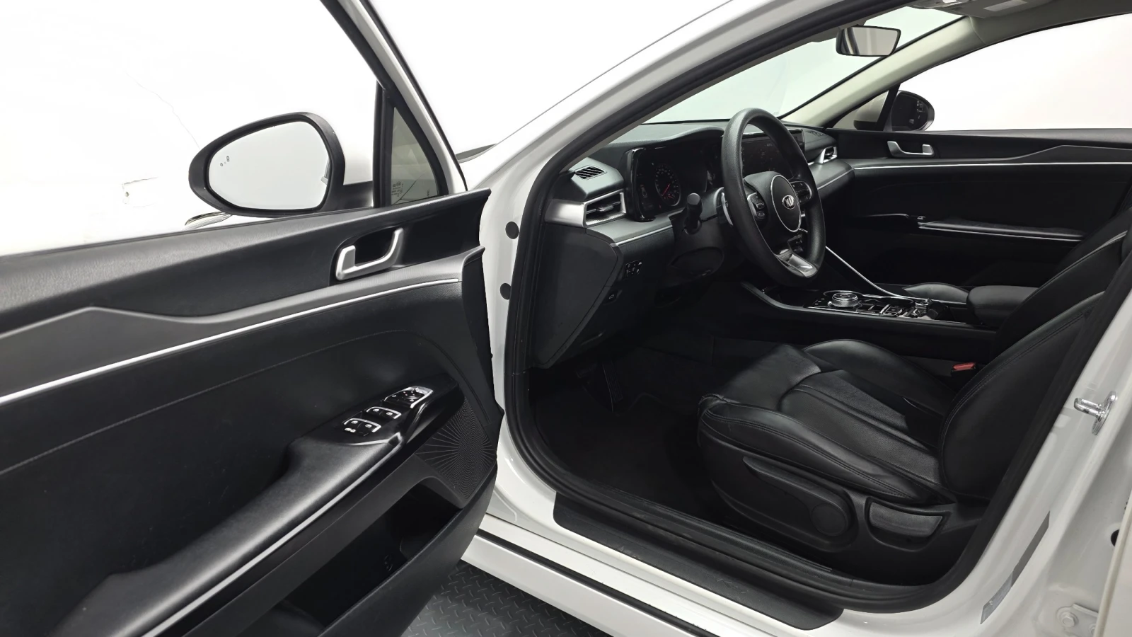 Kia K5 2.0 Trendy | Distronic | Навигация | LED Фарове, снимка 13 - Автомобили и джипове - 55276470