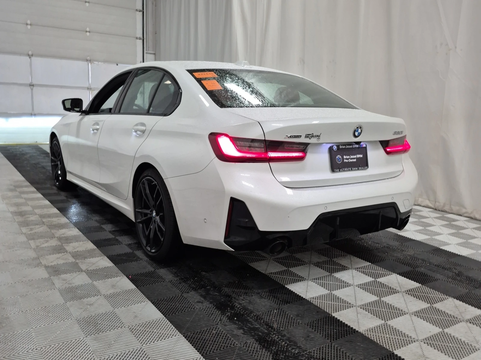 BMW 330 I * M SPORT * FACELIFT * RED INTERIOR * ПАНОРАМА, снимка 5 - Автомобили и джипове - 55473413