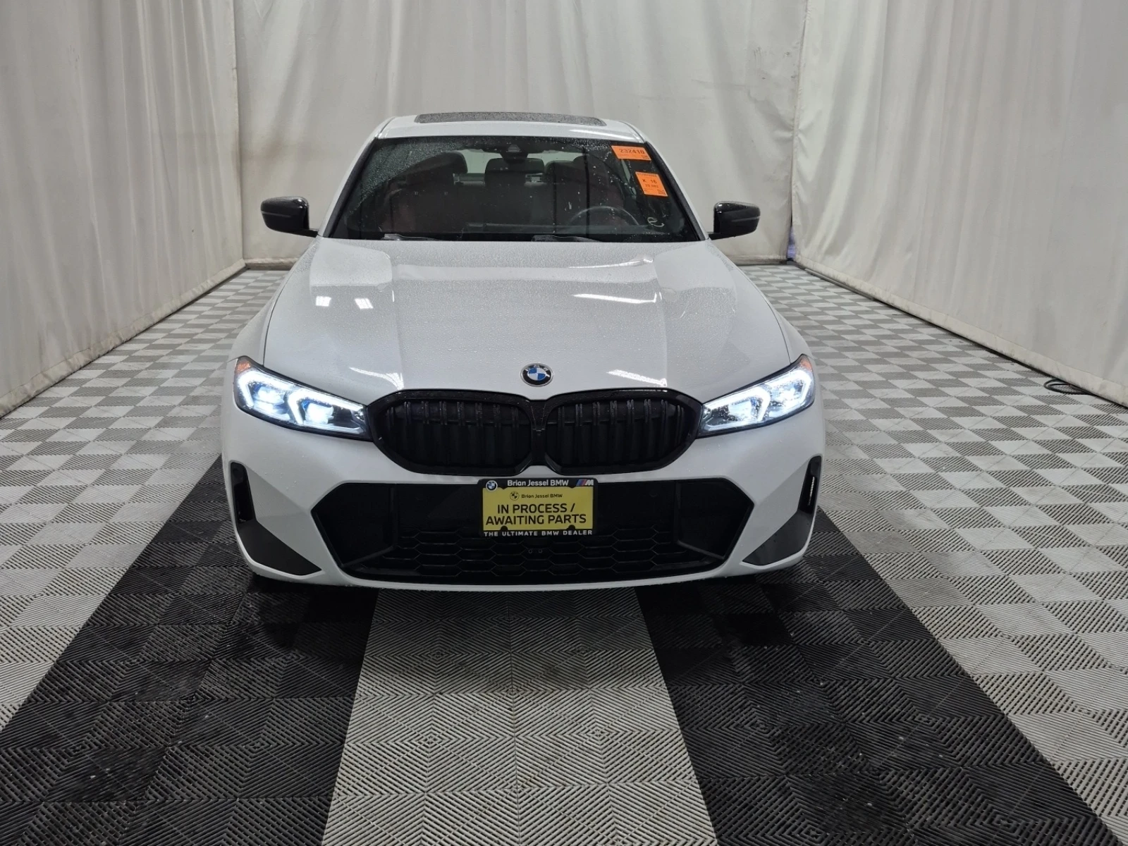 BMW 330 I * M SPORT * FACELIFT * RED INTERIOR * ПАНОРАМА, снимка 2 - Автомобили и джипове - 55473413